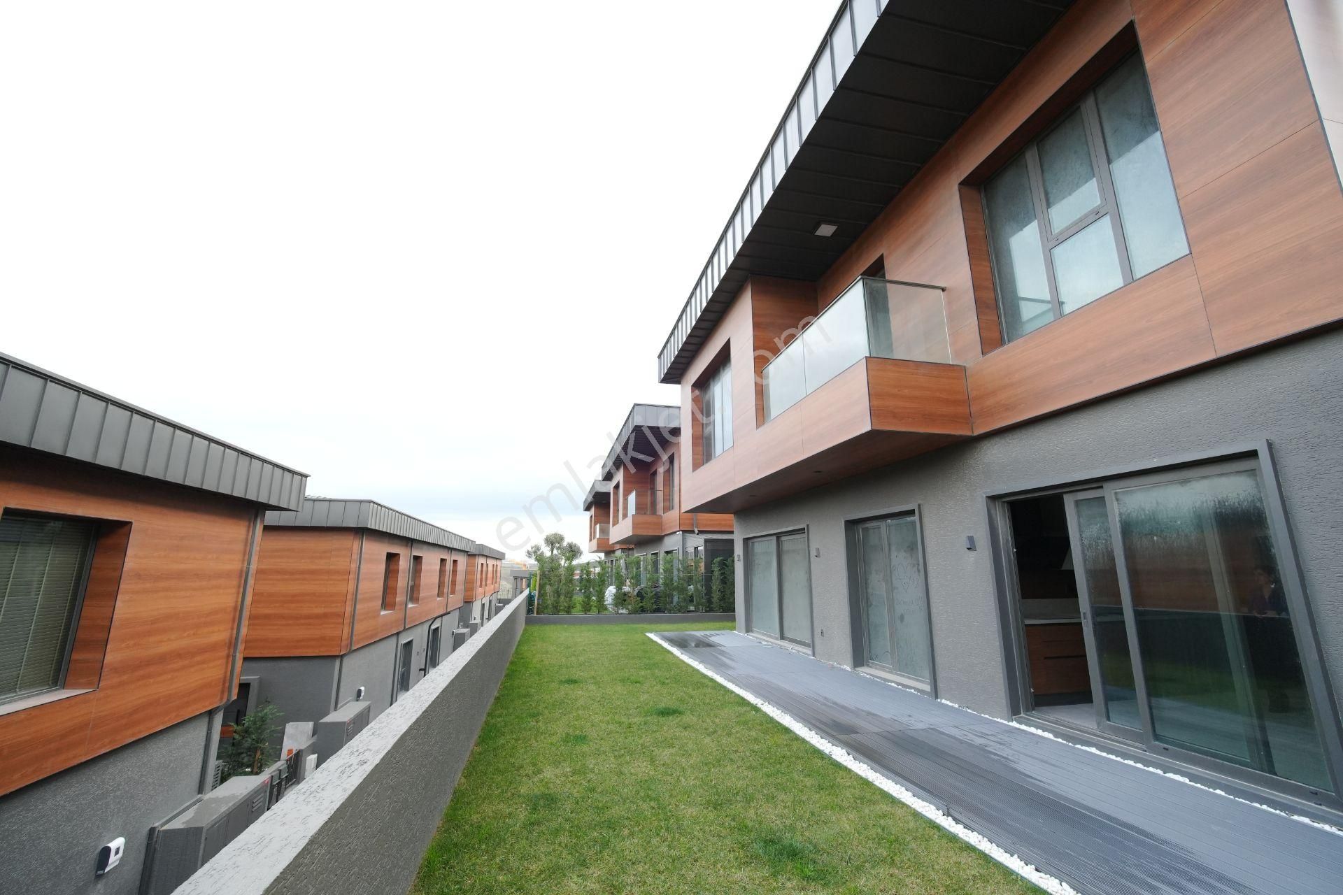 Mevsim İstanbul Bahçeşehir 7+2 Müstakil Tripleks Satılık Villa - Görsel 3