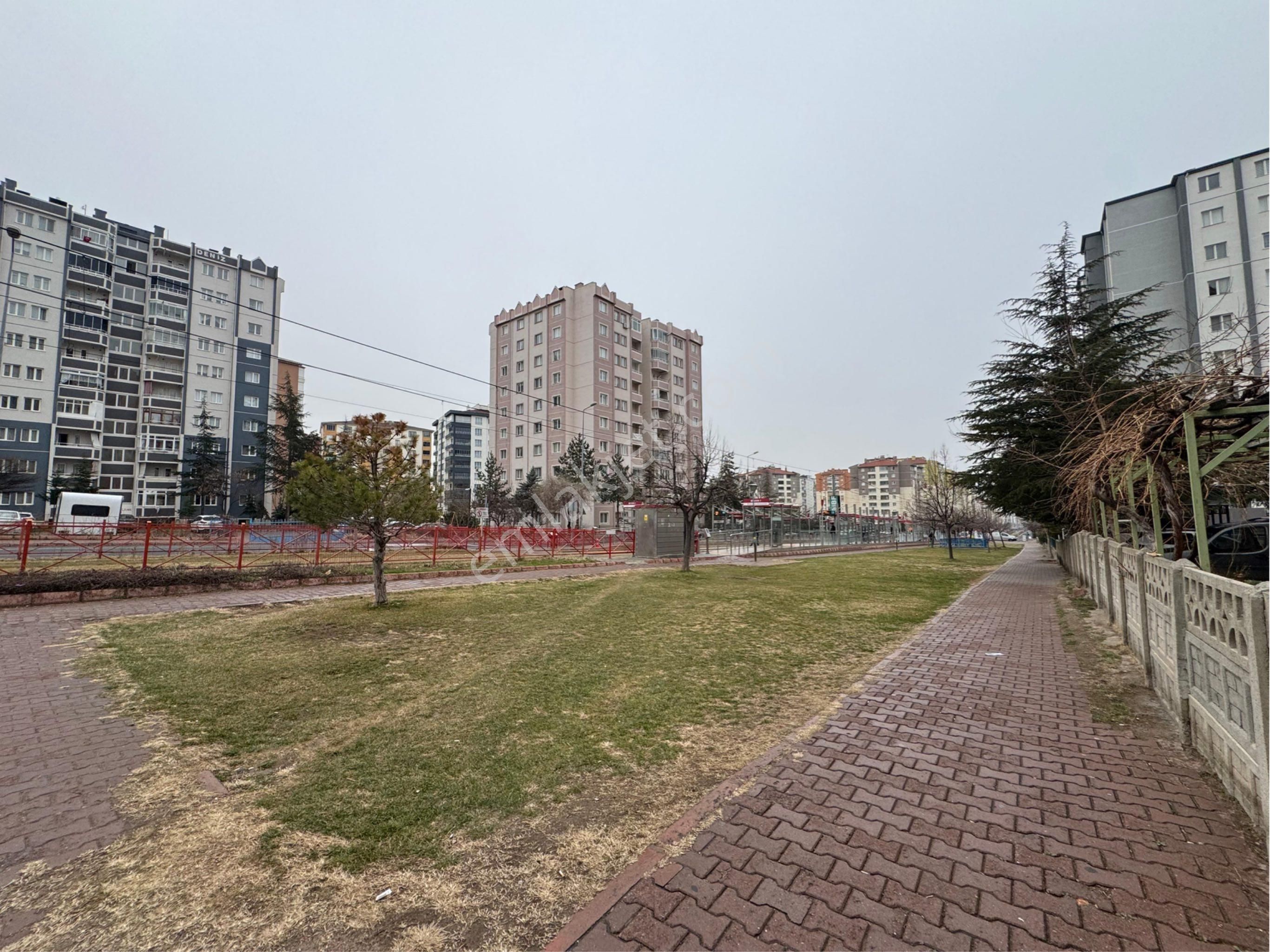 İldem 3 Tramvay Durağında Ara Kat Daire - Görsel 25