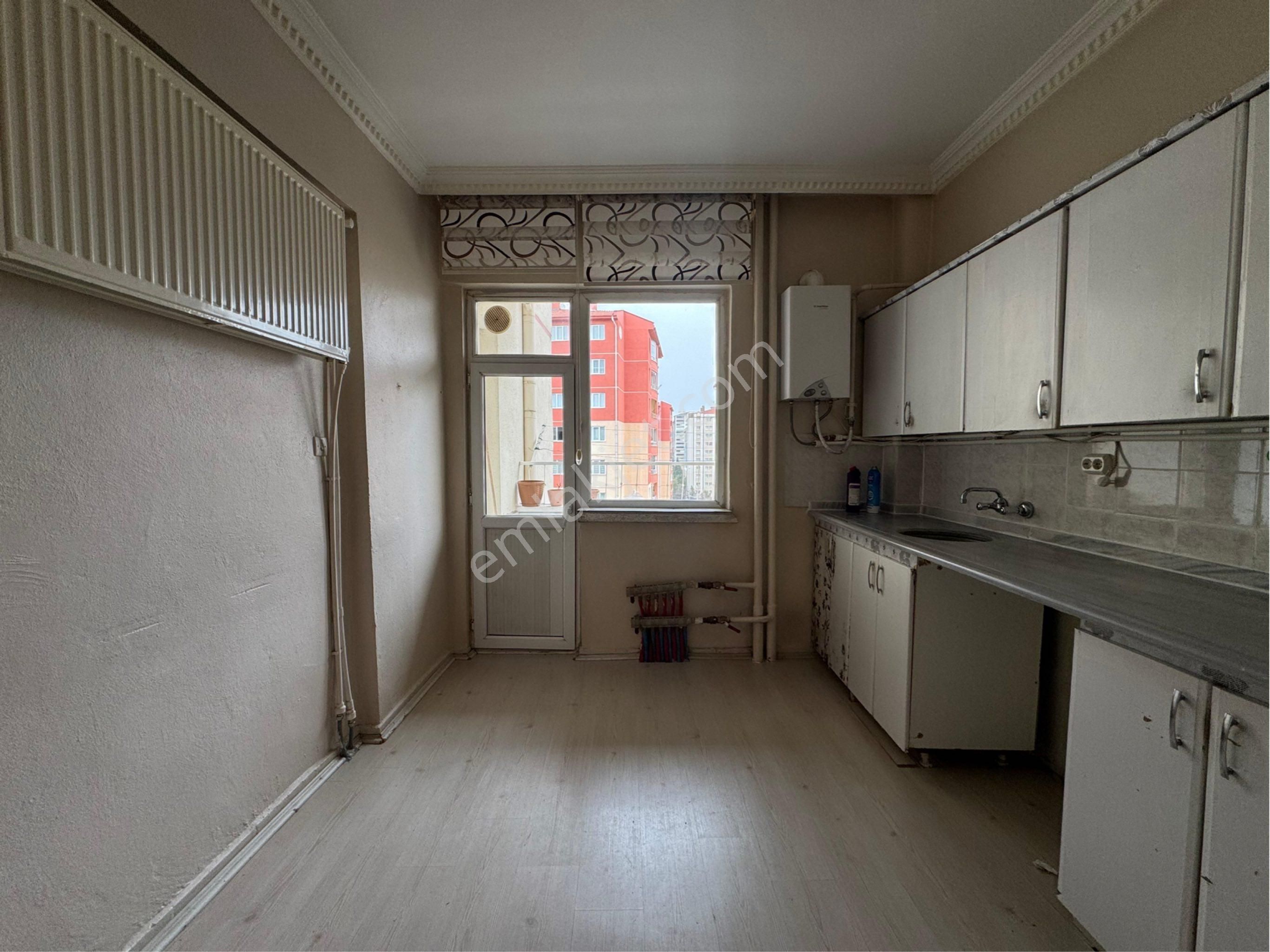 İldem 3 Tramvay Durağında Ara Kat Daire