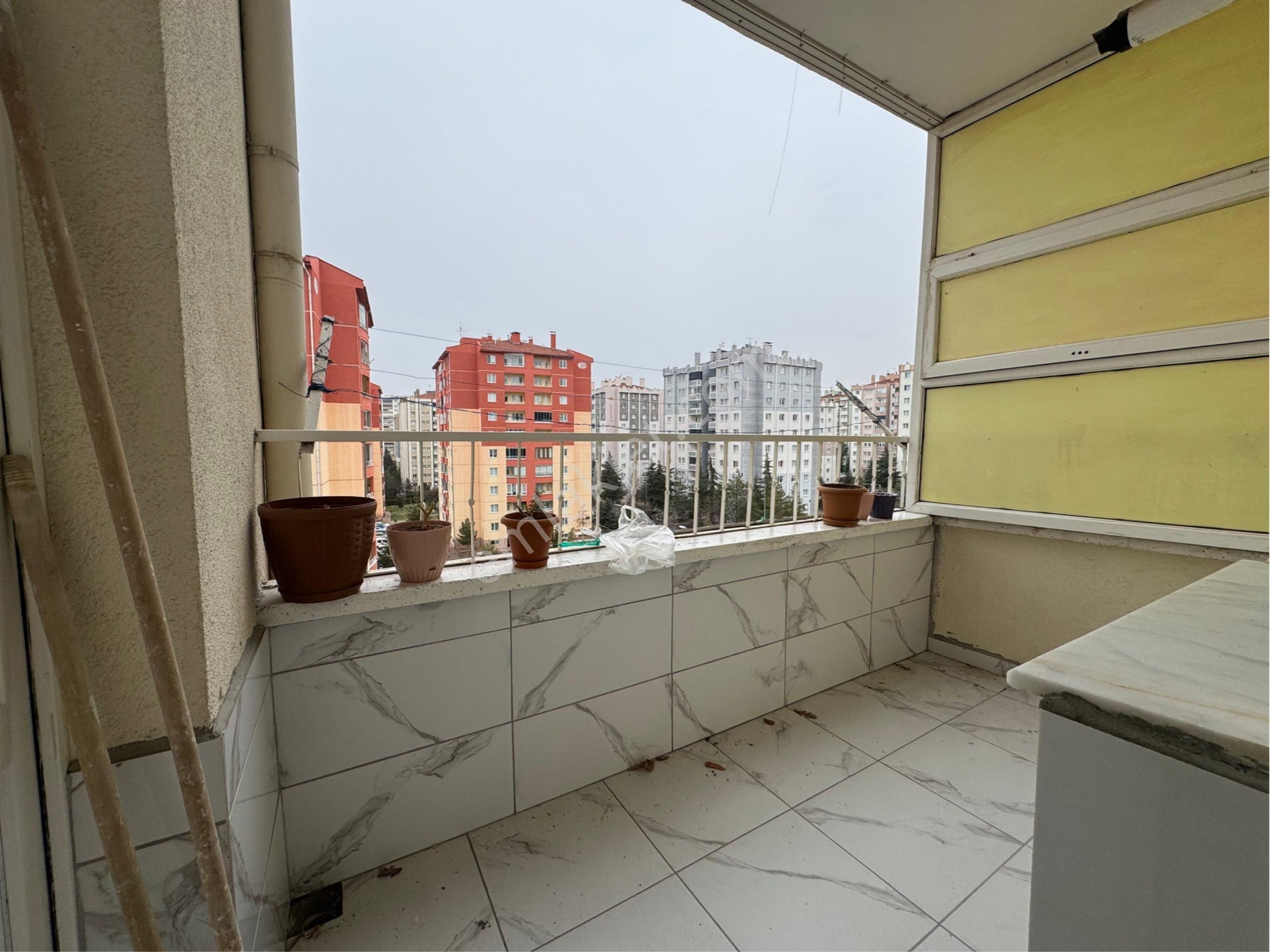 İldem 3 Tramvay Durağında Ara Kat Daire - Görsel 3