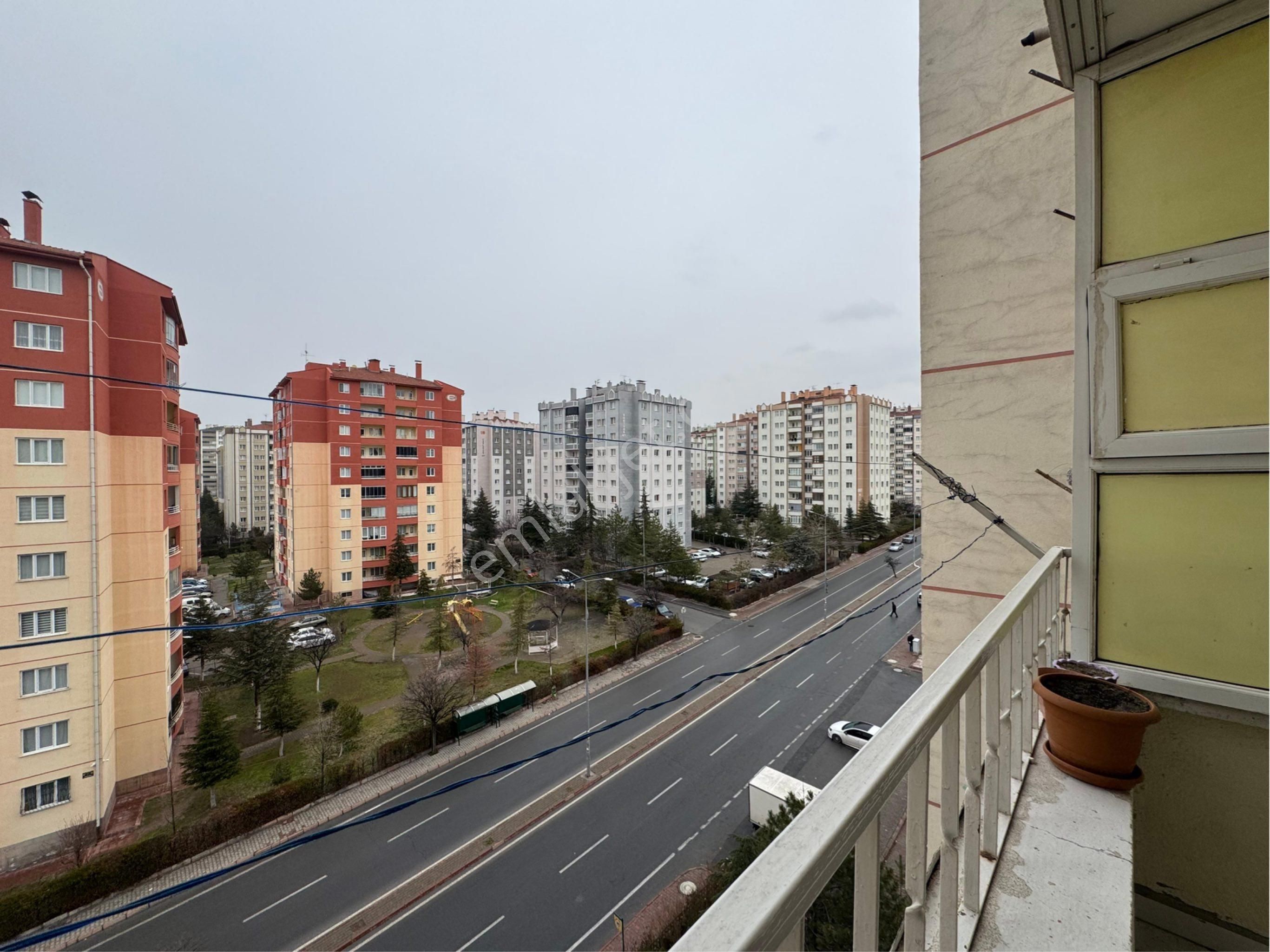 İldem 3 Tramvay Durağında Ara Kat Daire - Görsel 4