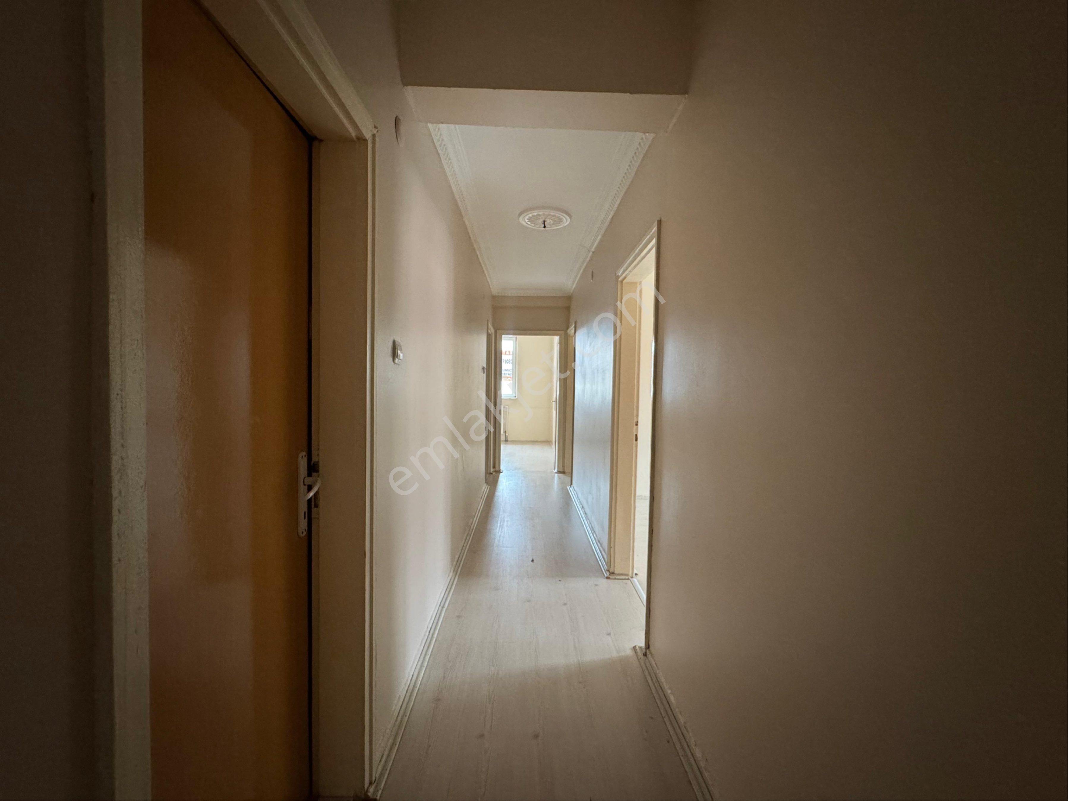 İldem 3 Tramvay Durağında Ara Kat Daire - Görsel 11