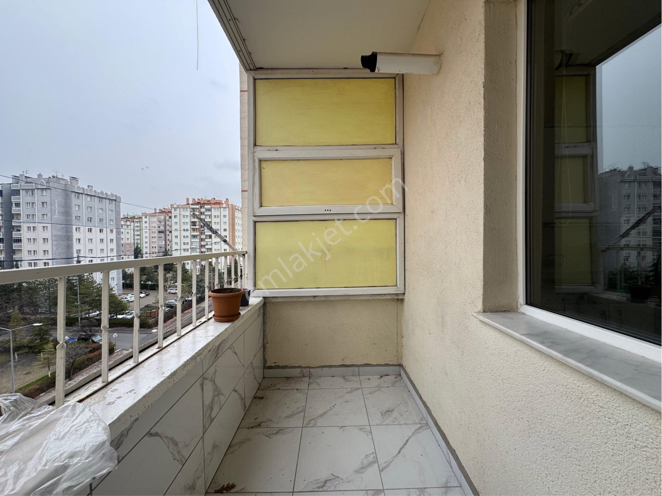 İldem 3 Tramvay Durağında Ara Kat Daire - Görsel 7