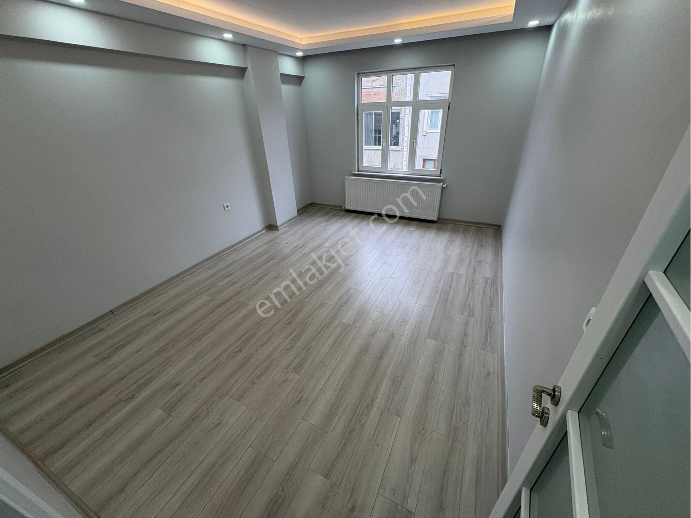 Aydın İnş.ismetpaşa Mah 2+1 110m2 2.kat Banyo Wc Ayrı