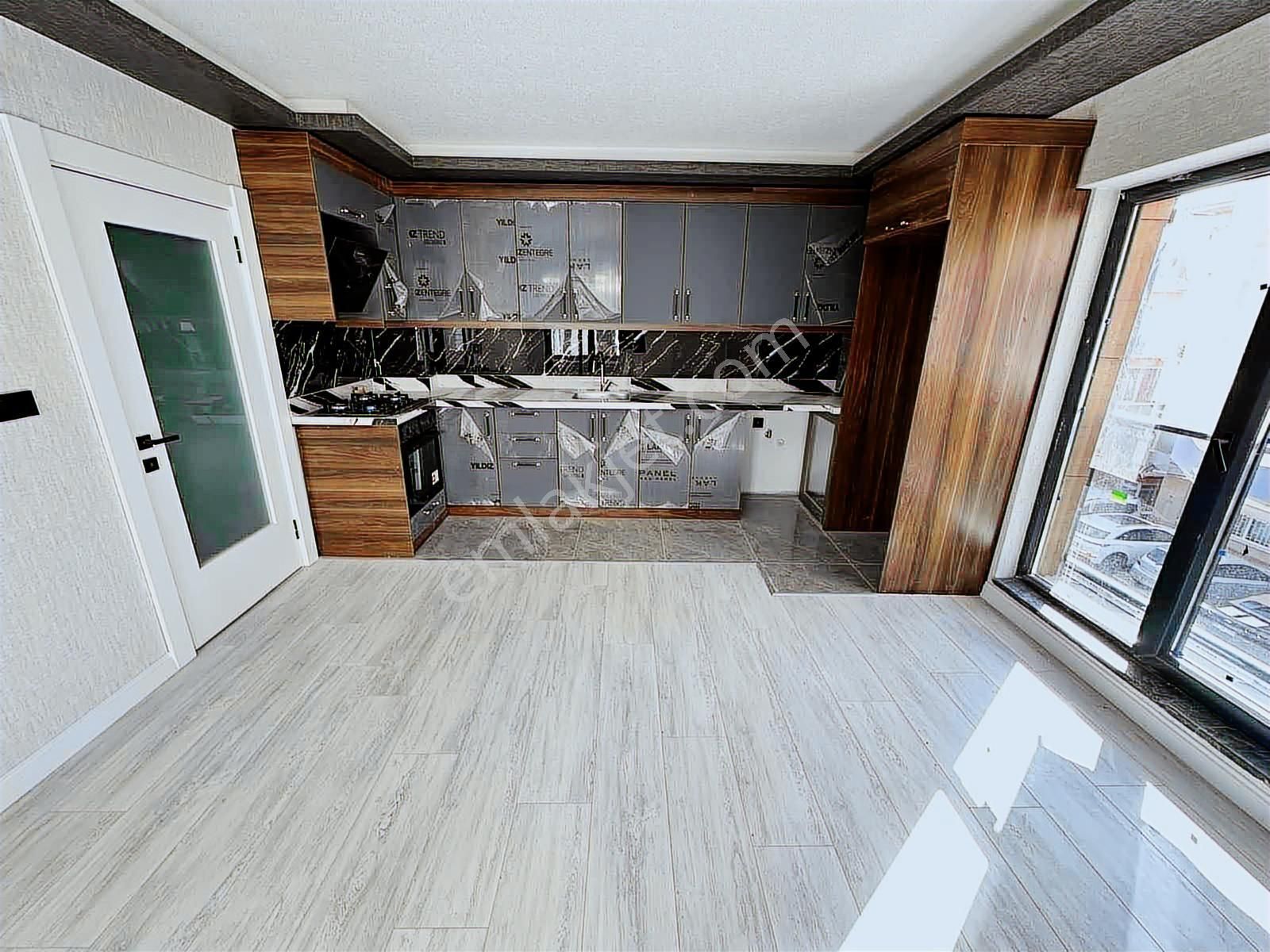 Esat, Bülbülderesi , Ballıbaba Sokakda Satılık 1+1 Daireler