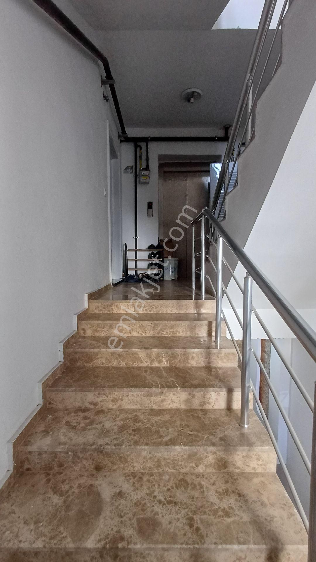 100.yıl'da Az Katlı Açık Mutfak 10 Yaş Satılık Daire - Görsel 4