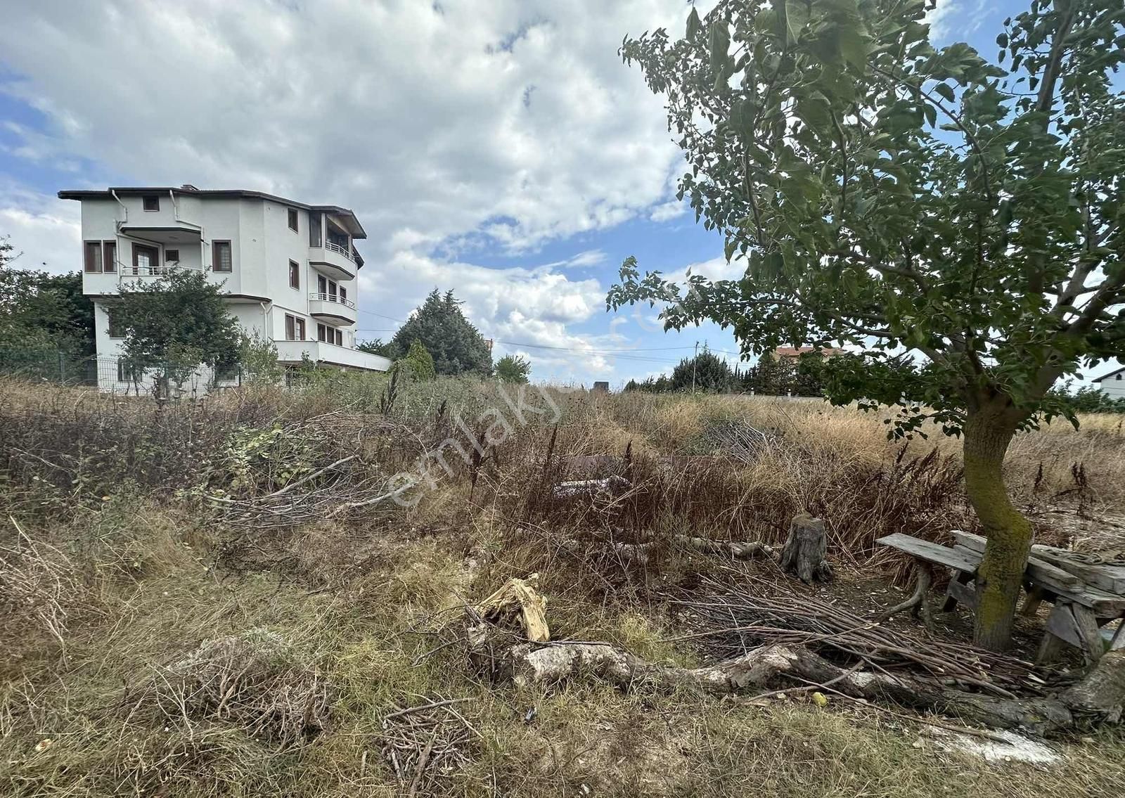 Akyol Gayrimenkul'den Gümüşyaka'da 1832 M2 Satılık İmarlı Arsa