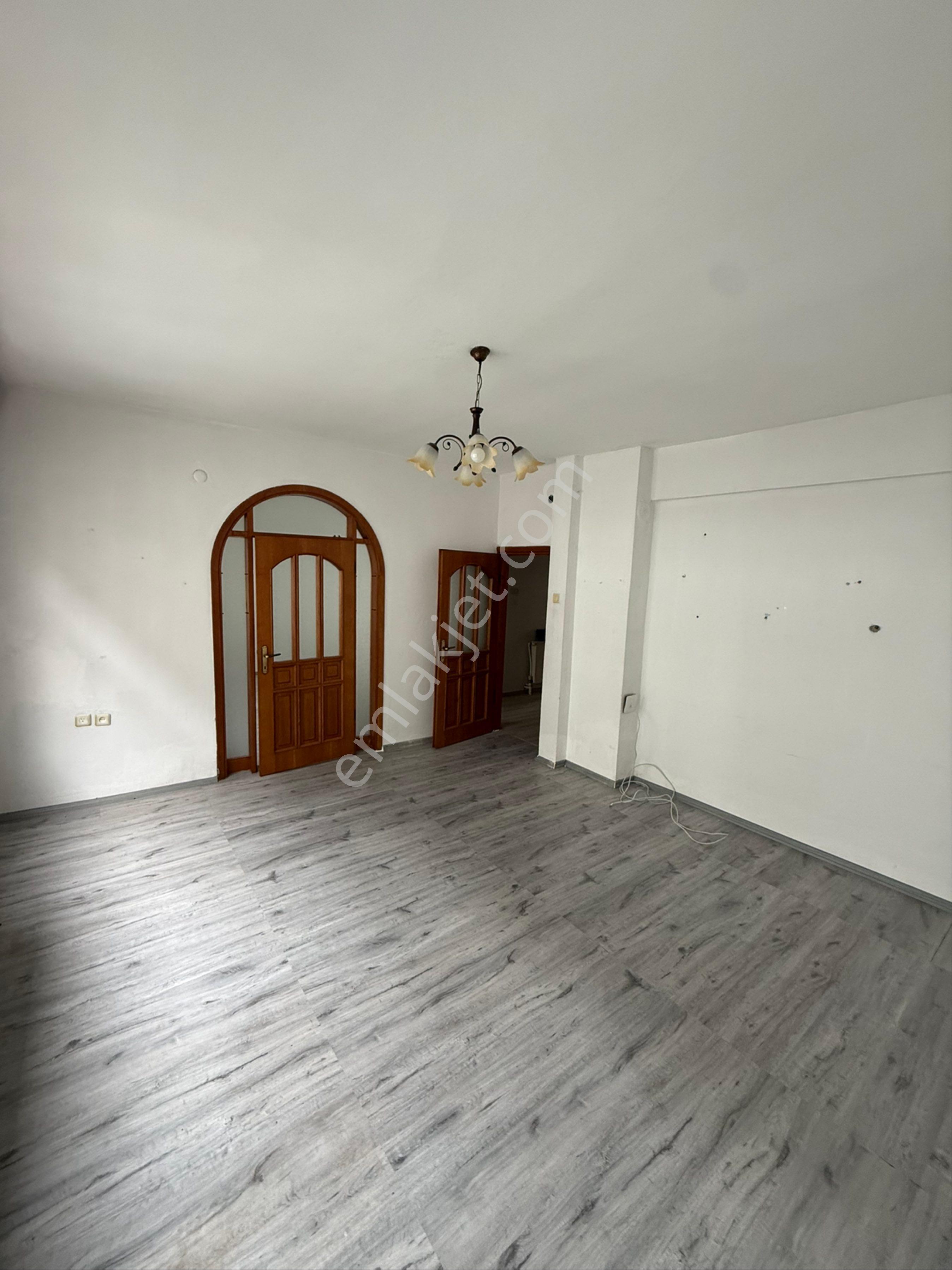 Hürriyet Mahallesinde İci Temiz Kiralık Daire - Görsel 2