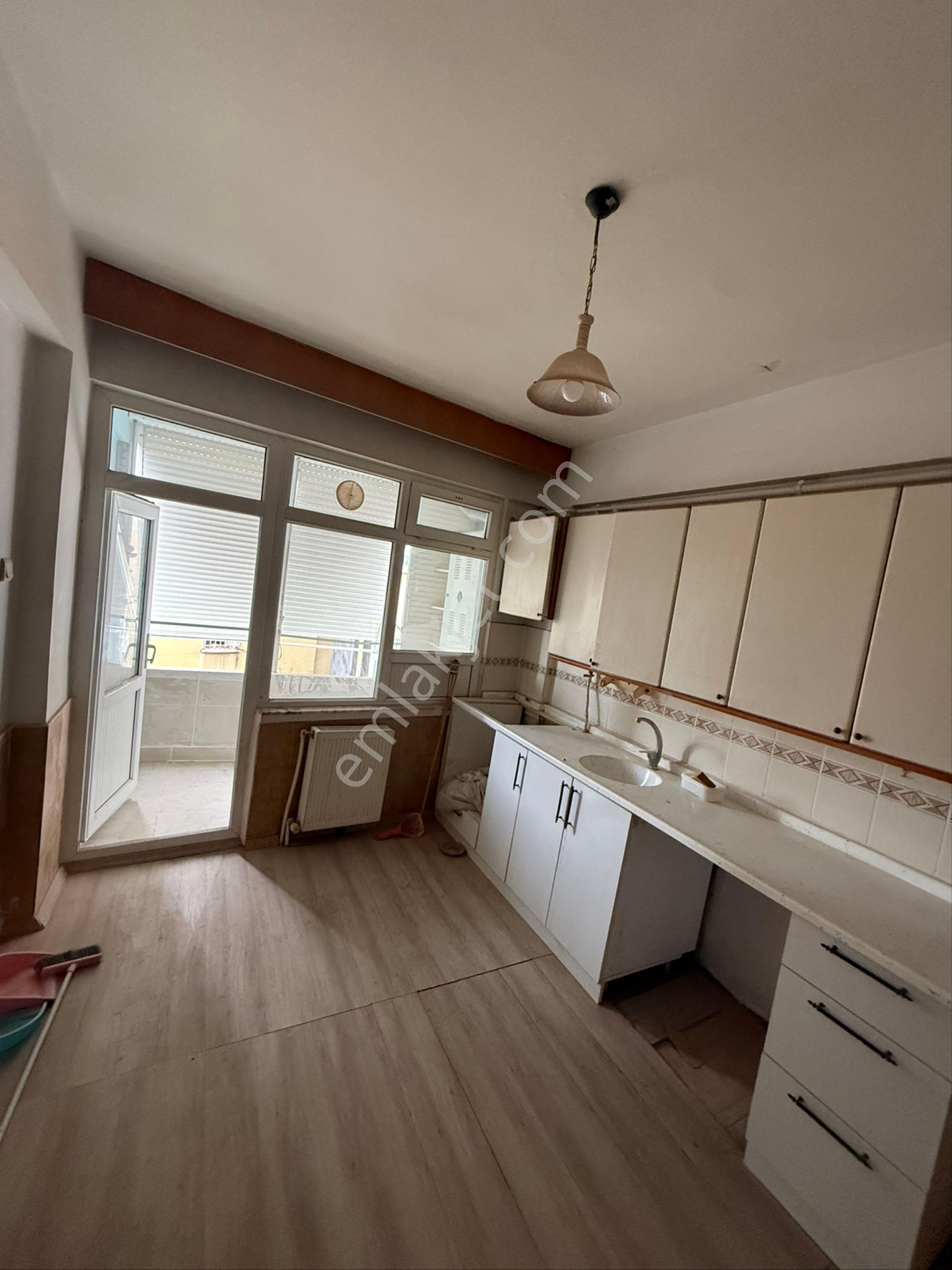 Hürriyet Mahallesinde İci Temiz Kiralık Daire - Görsel 14