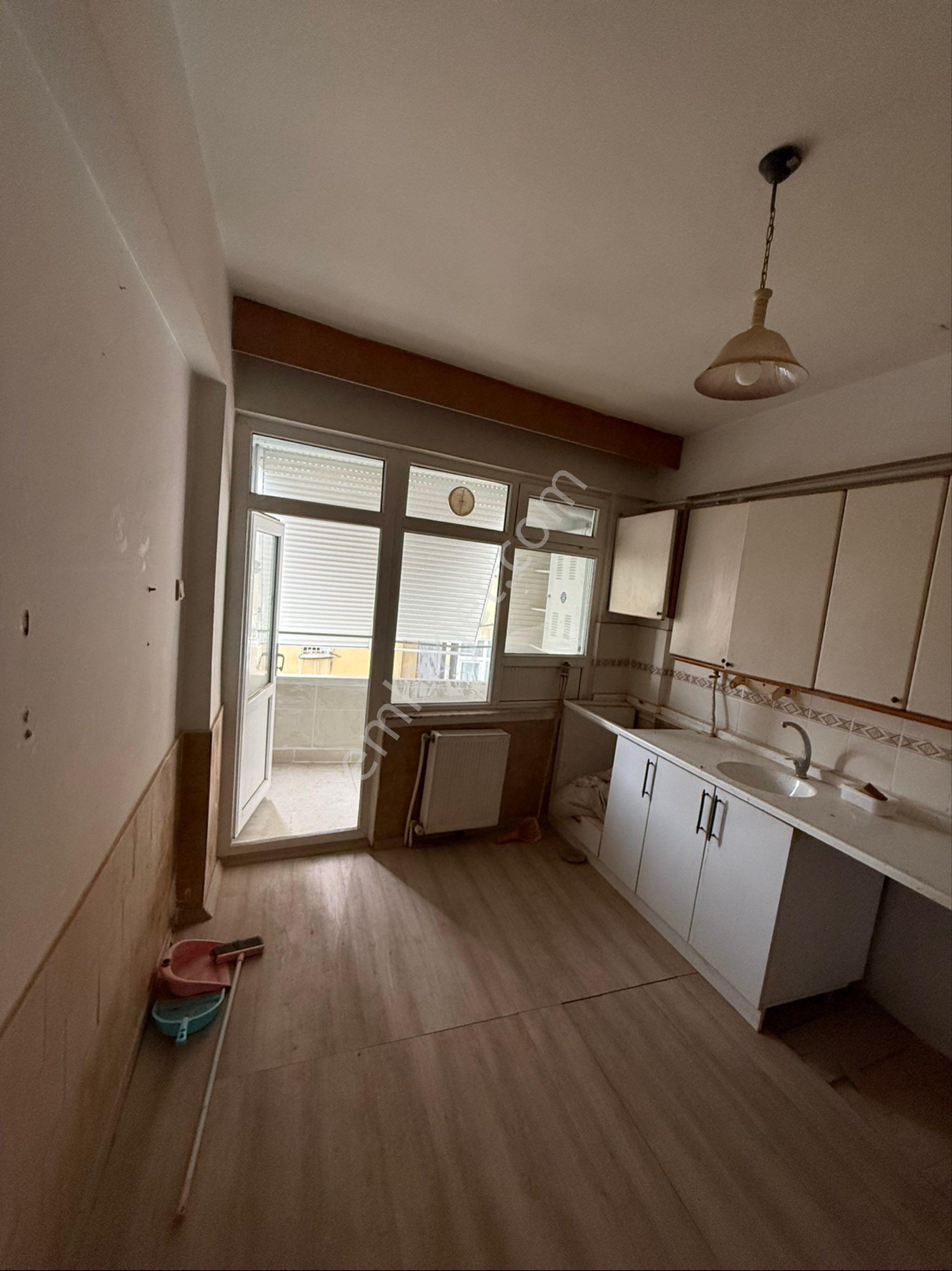 Hürriyet Mahallesinde İci Temiz Kiralık Daire - Görsel 12
