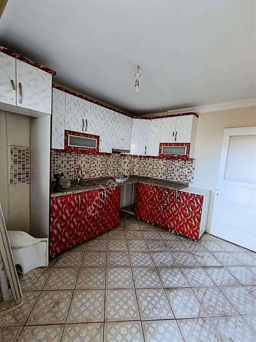 Saha Emlaktan Cumhuriyet Mahallesinde 3+1 Fırsat Daire