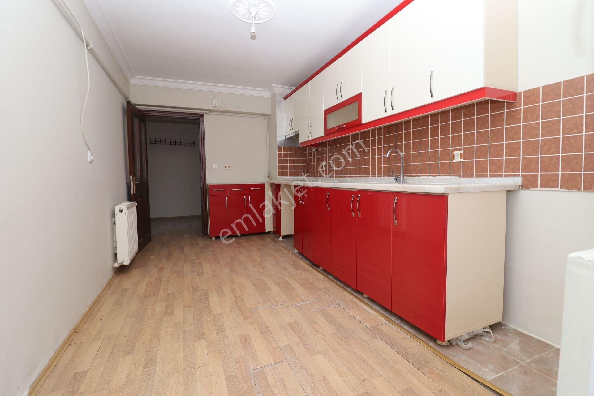 Akif'ten Topçu'da 3+1 Asansörlü G/b Cephe Cadde Yanı Kiralık Daire - Görsel 4