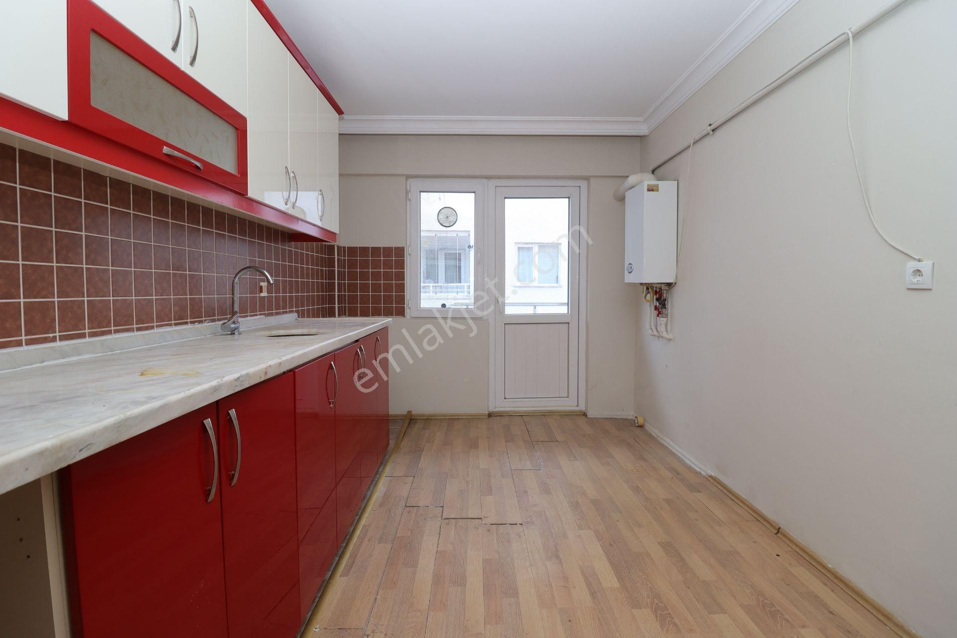 Akif'ten Topçu'da 3+1 Asansörlü G/b Cephe Cadde Yanı Kiralık Daire - Görsel 3