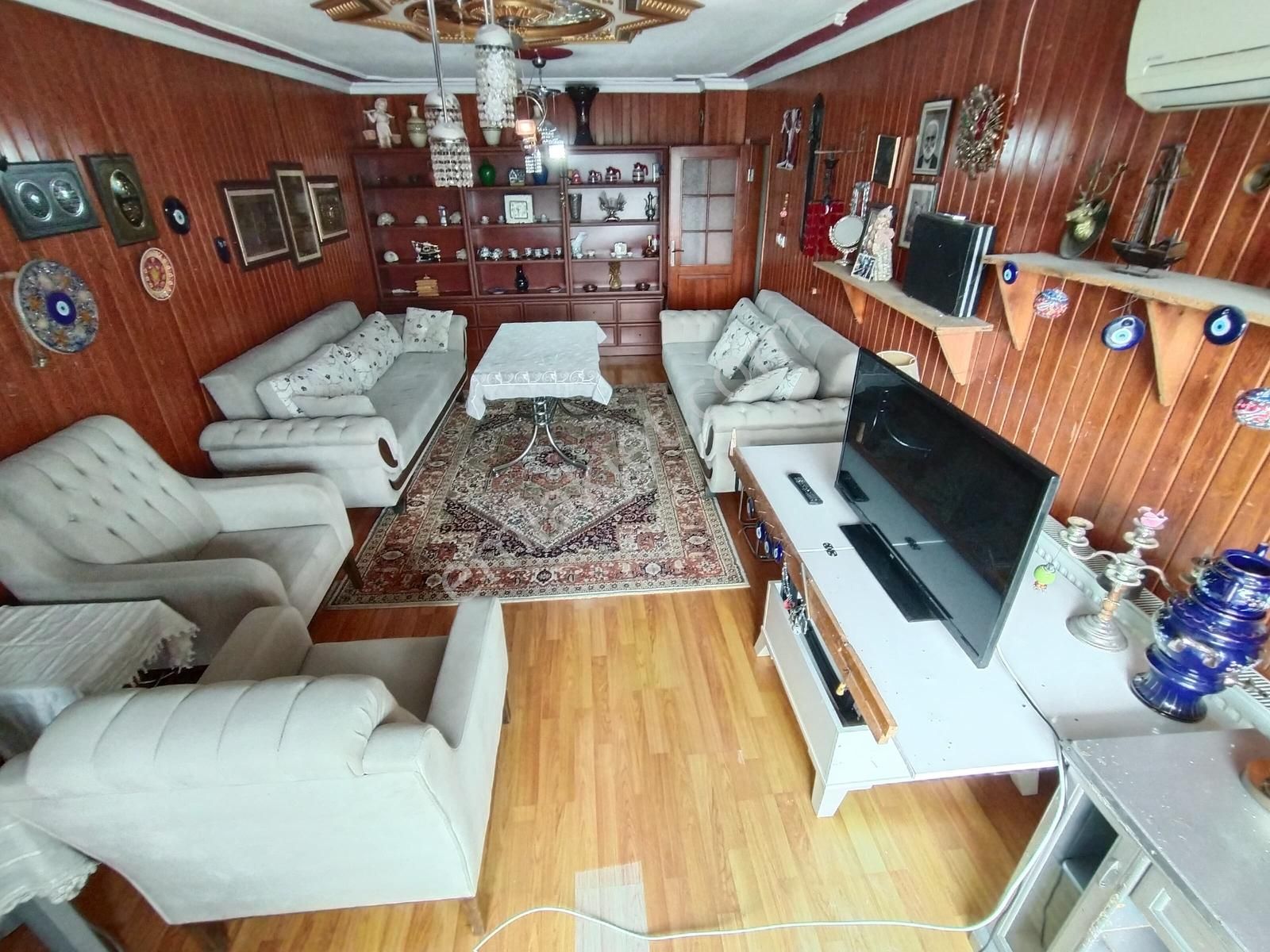 Karşıyaka Dedebaşında Cadde Üstü 3+1 Eşyalı Kiralık Daire