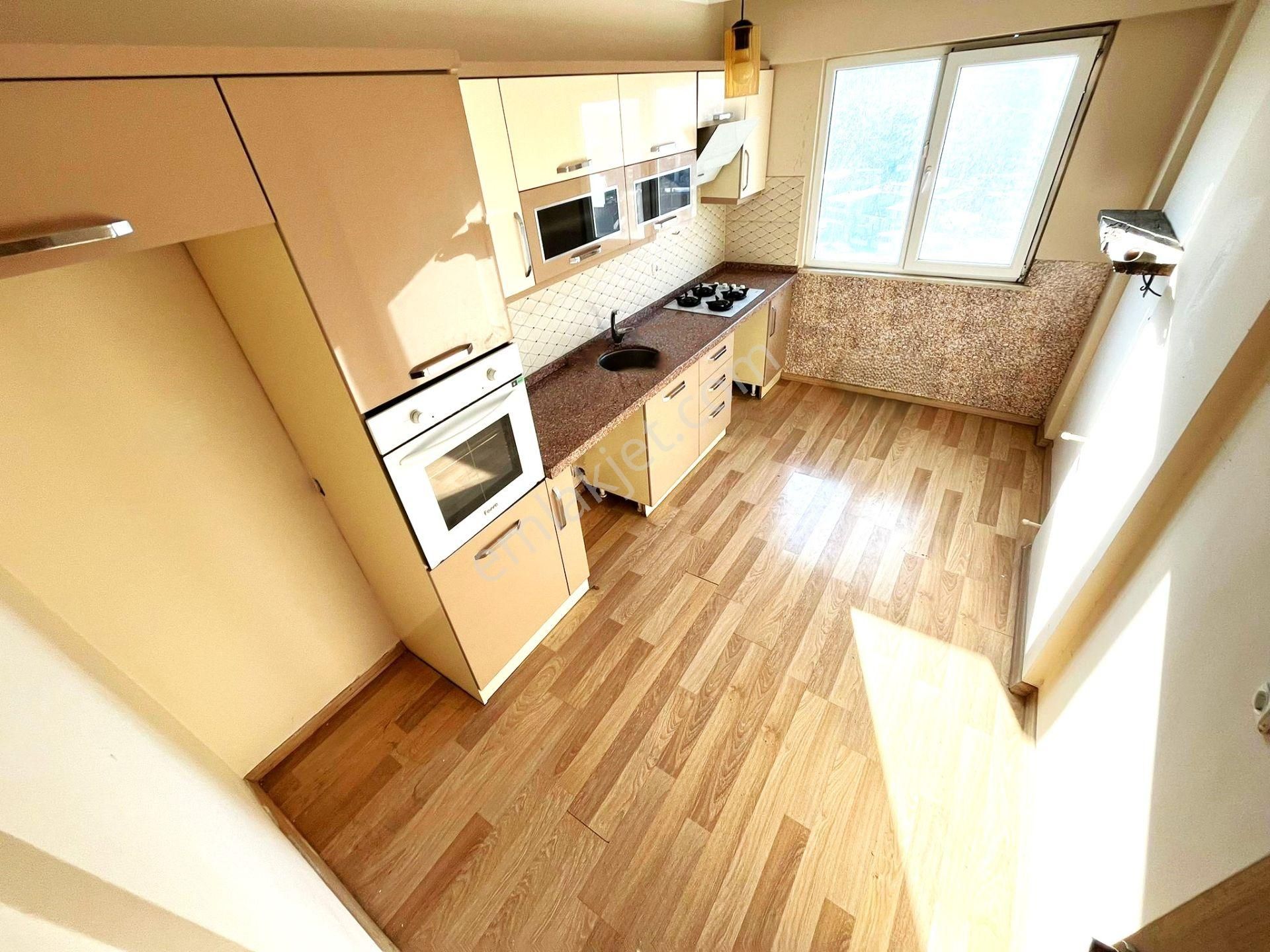 🏡aygül'den Edremit Atatürk Mahallesi'nde Full Körfez Manzaralı Ara Kat Asansörlü 3+1 Kiralık Daire