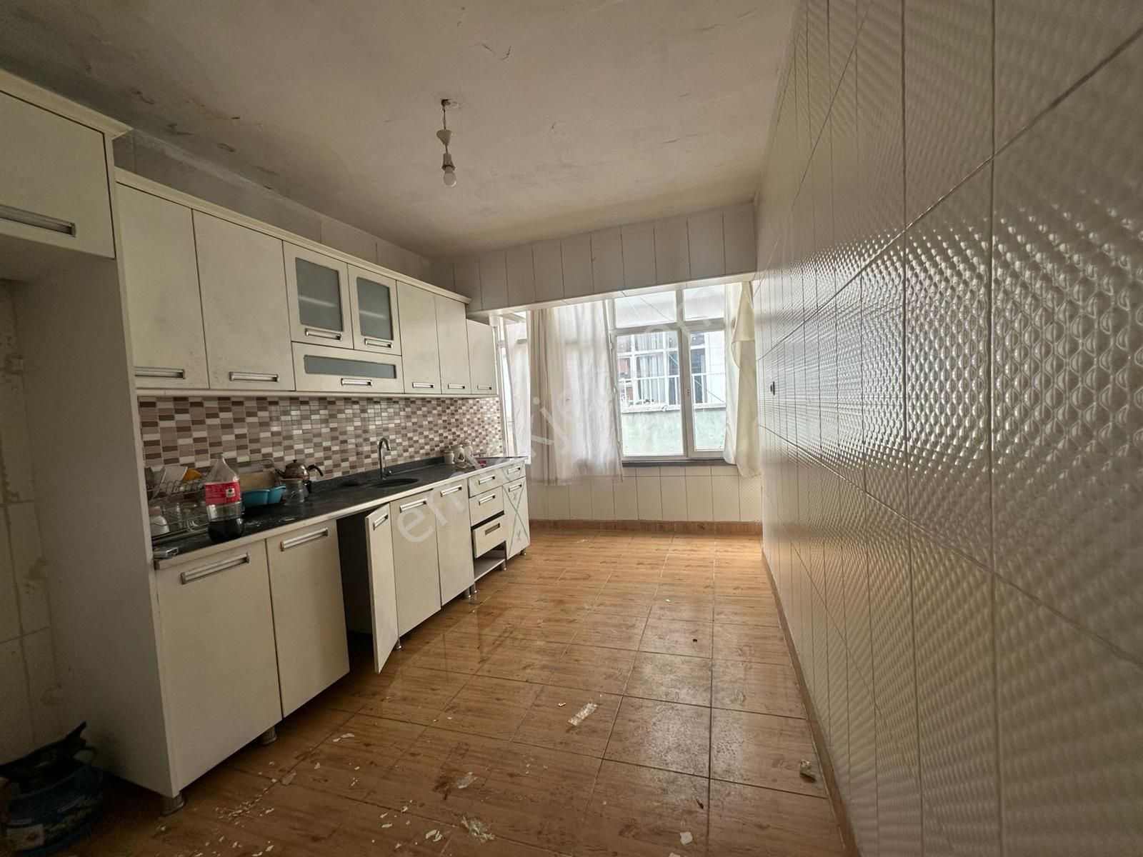 Makro Life Gayrimenkul'den Koşuyolu Parkı Karşısında 2+1 Geniş Ferah Daire