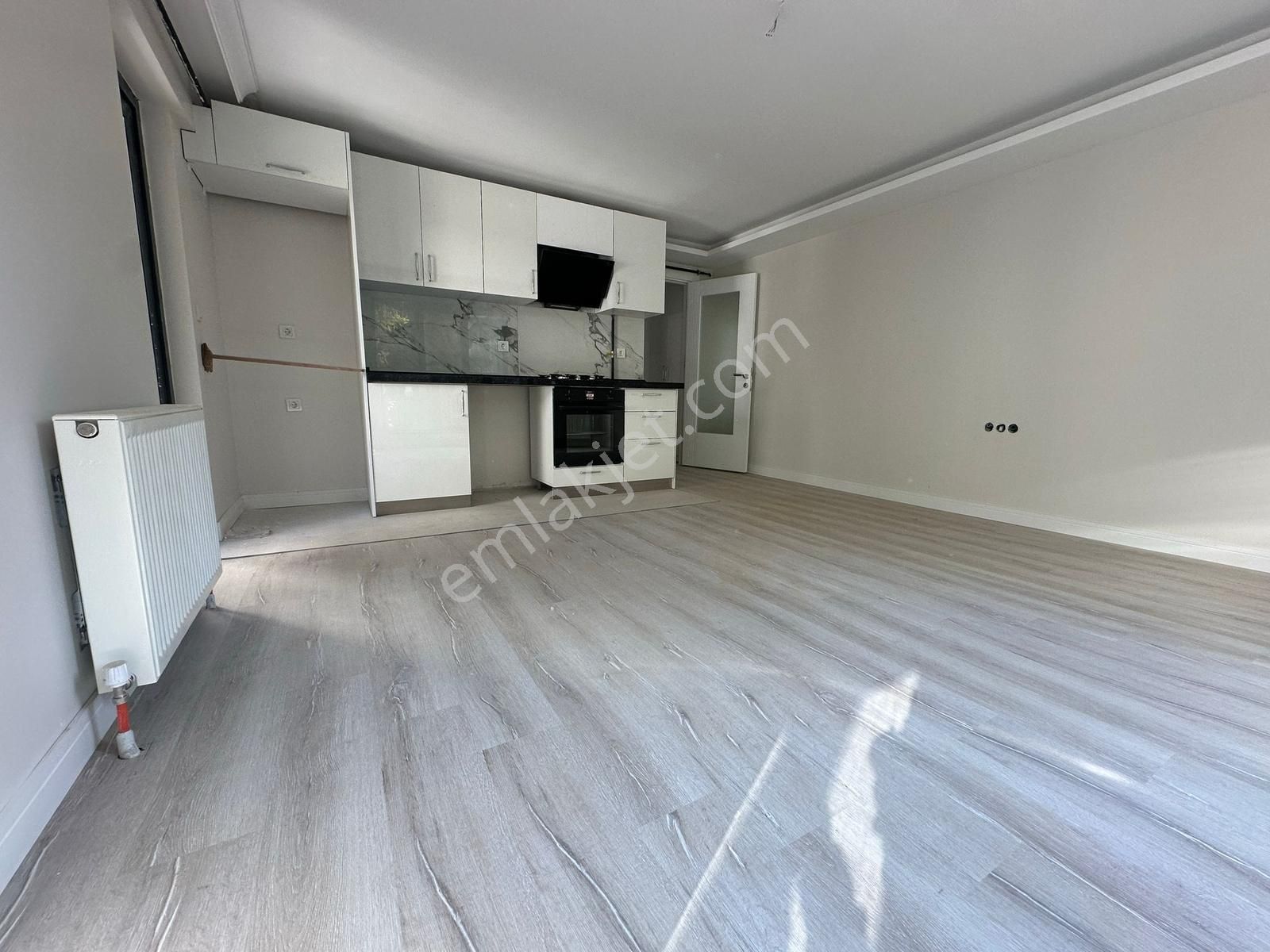 Kuttaş Emlak'tan 0 Binada Katta 1+1 Ön 50m2 Metro Yakını Kiralık - Görsel 6