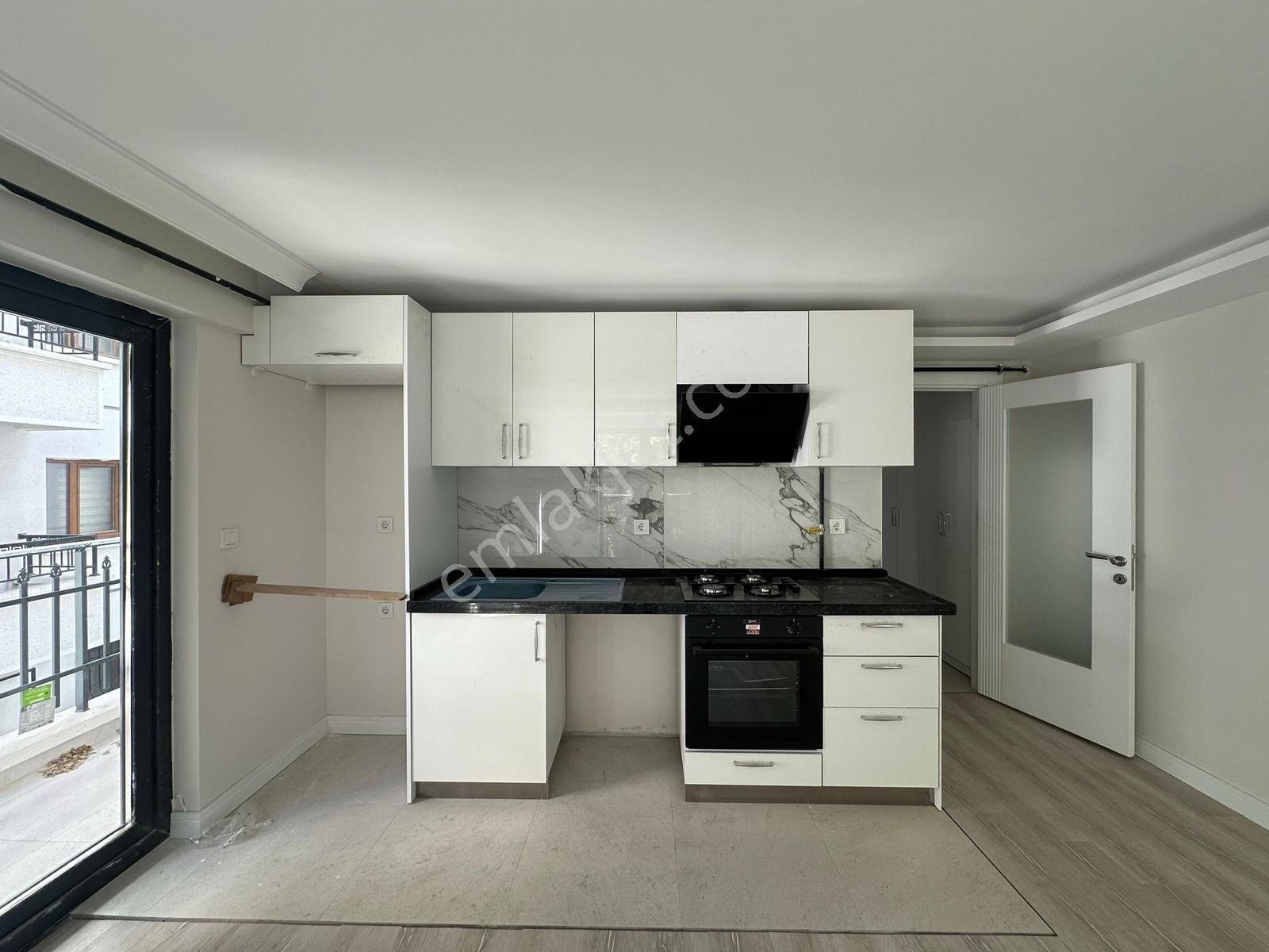 Kuttaş Emlak'tan 0 Binada Katta 1+1 Ön 50m2 Metro Yakını Kiralık - Görsel 12