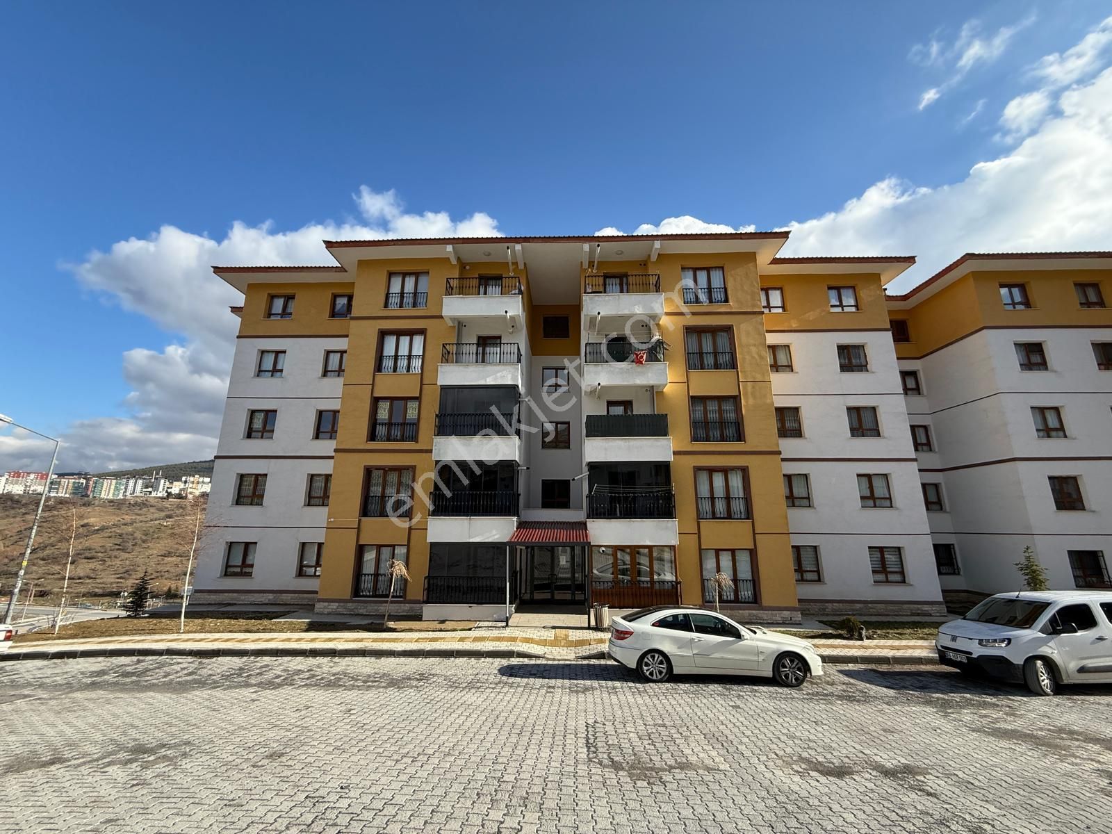 Sarıhacılı Tokide 3+1 Satılık Daire ***burcu Emlak***