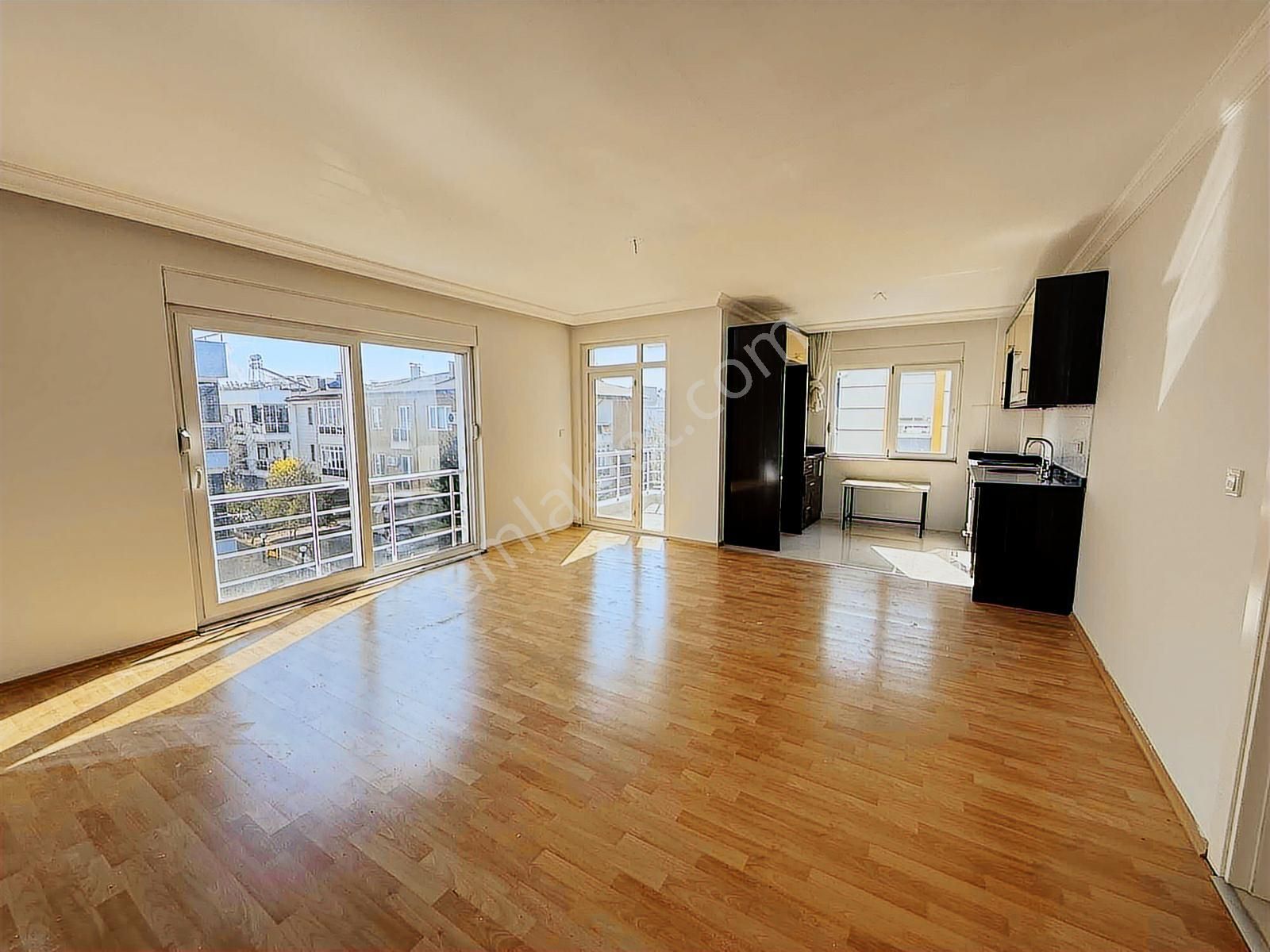 Güzeloba Güzelbağ'da Satılık Geniş 2 + 1 Daire