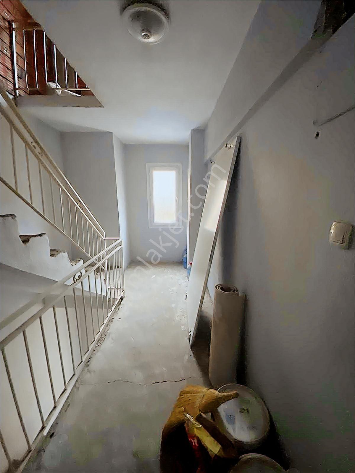 Bayraklı Çay Mah.de Kiralık 2+1 Daire - Görsel 8