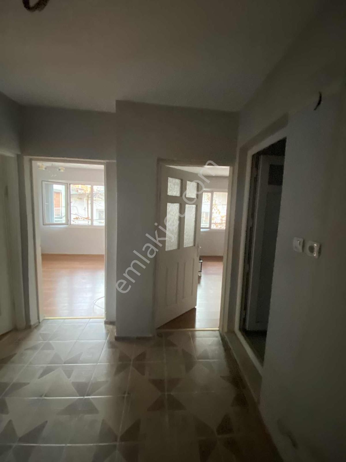 Bayraklı Çay Mah.de Kiralık 2+1 Daire - Görsel 10