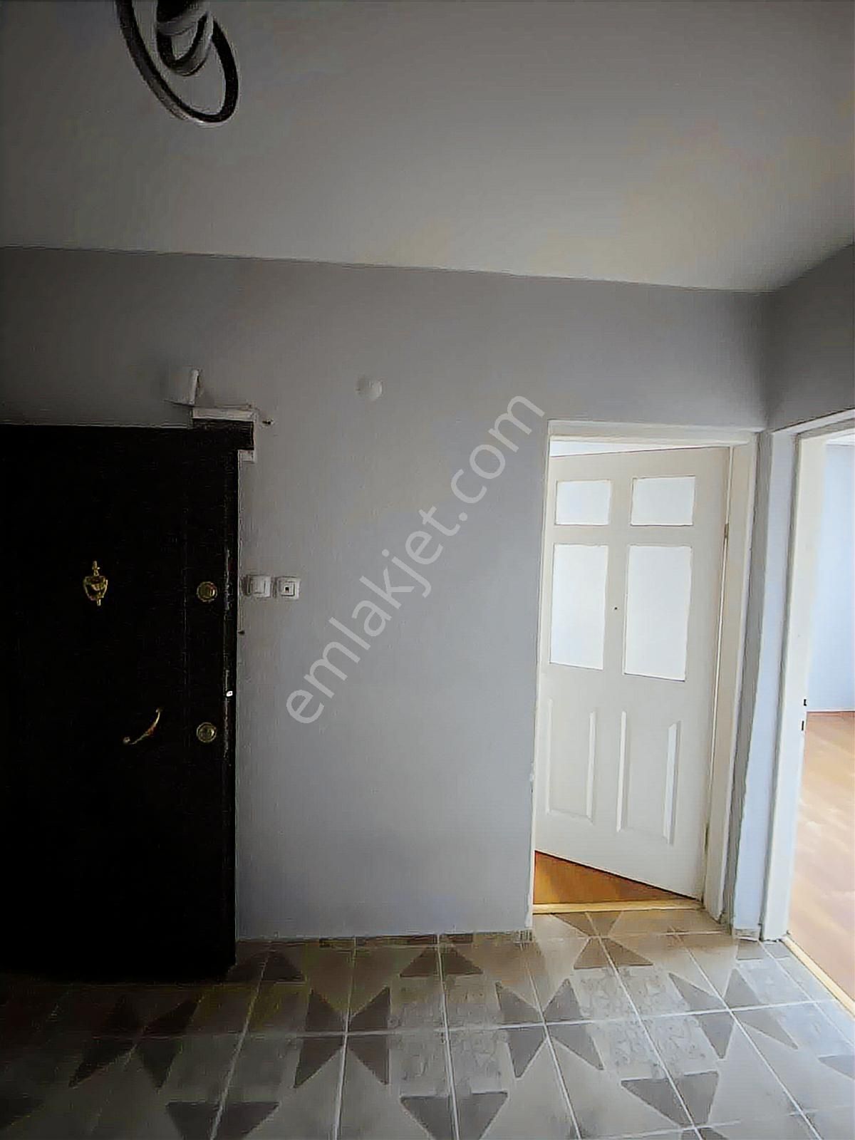 Bayraklı Çay Mah.de Kiralık 2+1 Daire - Görsel 5