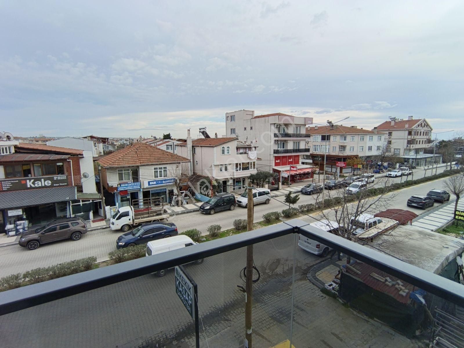 Yeniçiftlikte Kiralık 1+1 Eşyalı Daire Asansörü 2. Kat İskanlı - Görsel 3