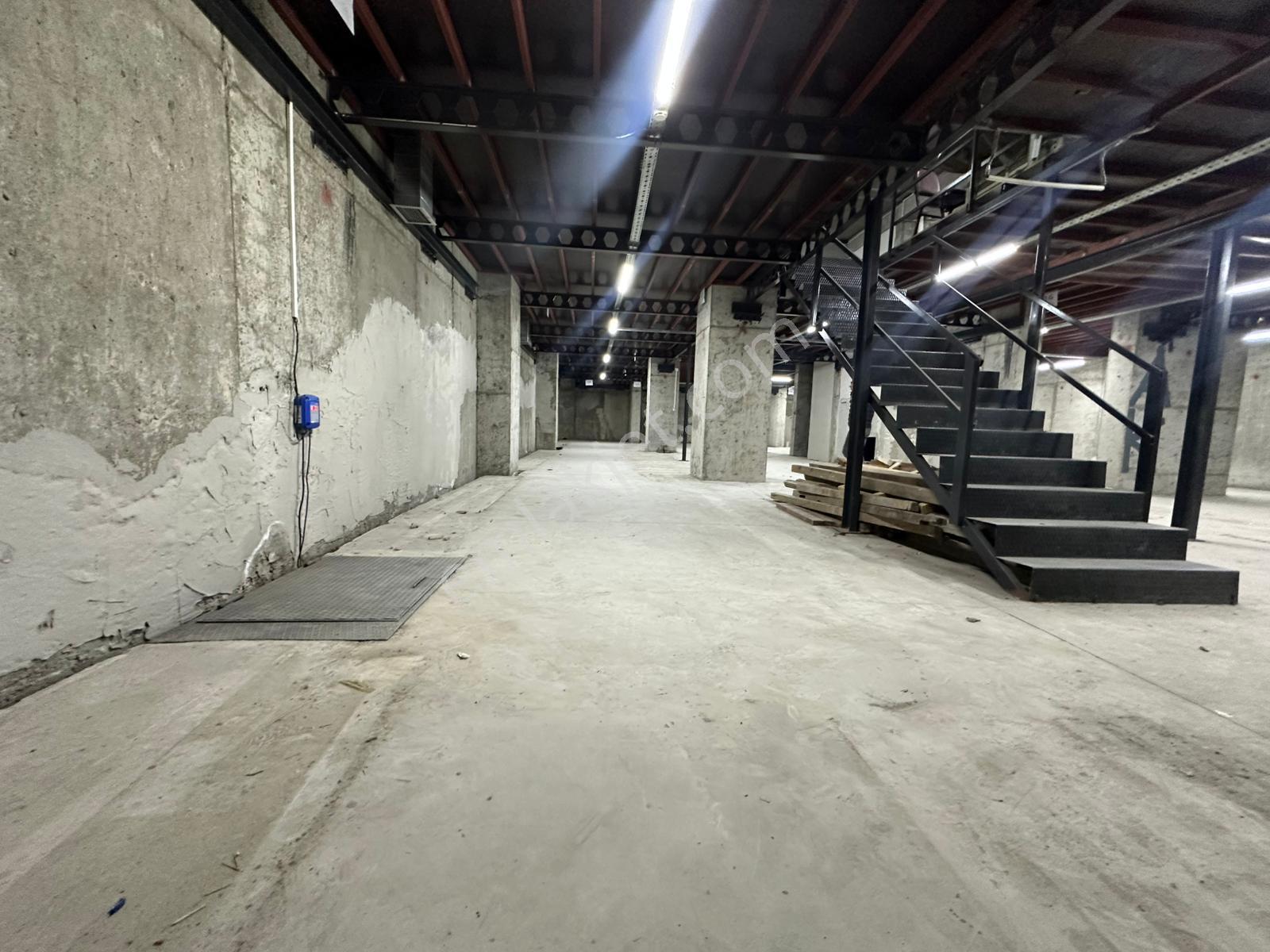 Esenler Menderes Mahallesinde 700m2/2 Katlı / 5 Yılıık Binada Kiralık Depo - Görsel 18