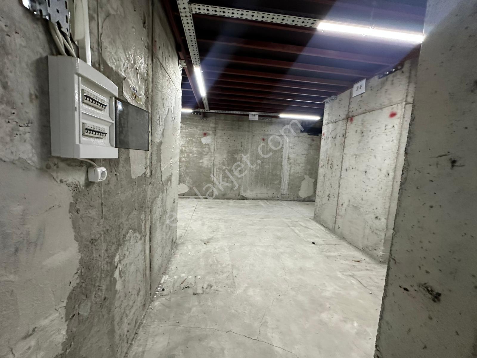 Esenler Menderes Mahallesinde 700m2/2 Katlı / 5 Yılıık Binada Kiralık Depo - Görsel 20