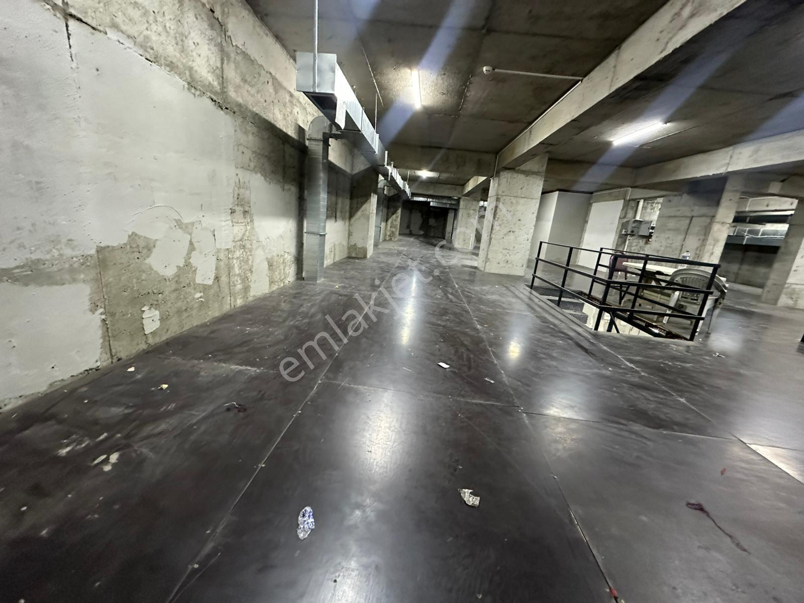 Esenler Menderes Mahallesinde 700m2/2 Katlı / 5 Yılıık Binada Kiralık Depo - Görsel 25