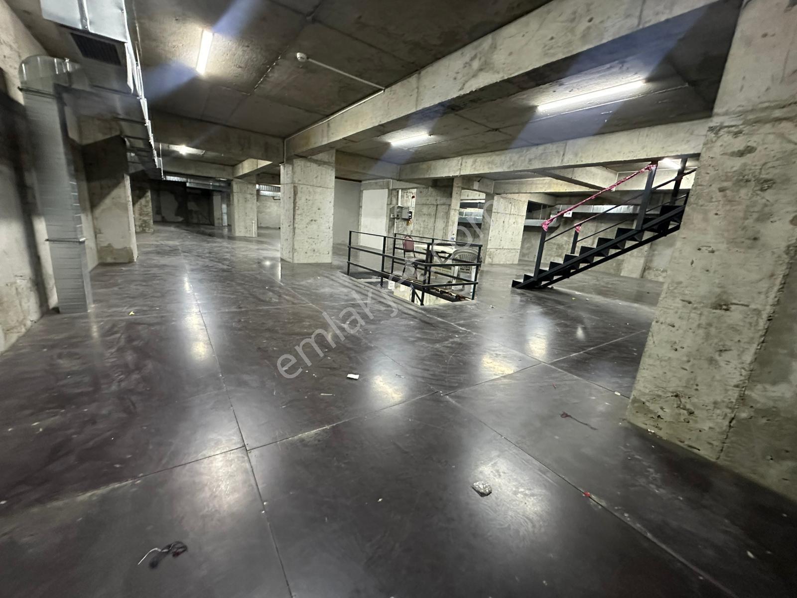 Esenler Menderes Mahallesinde 700m2/2 Katlı / 5 Yılıık Binada Kiralık Depo - Görsel 24