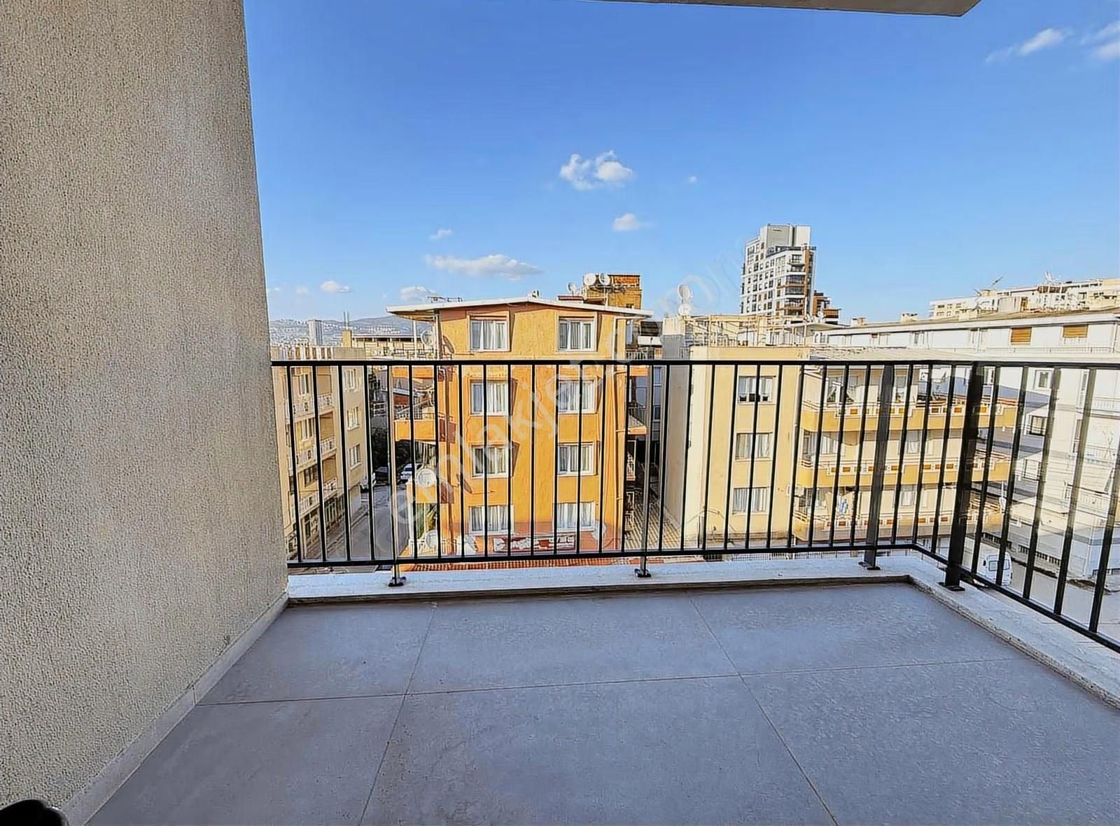 Bornova İkon Cadde 1+1 Eşyalı Kiracısız Acil Satılık Daire - Görsel 16