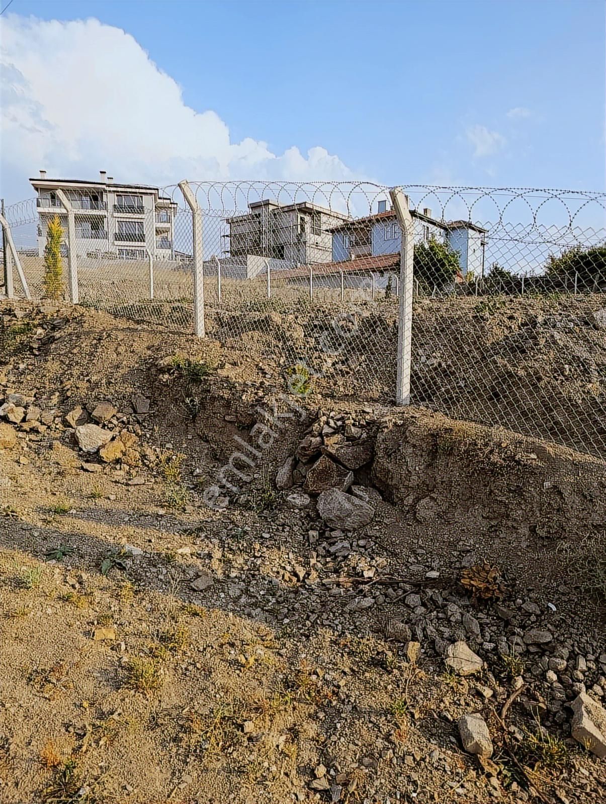 ꧁▇yılmaz'dan▇꧂merkezi Konumda Telle Çevrili Satılık Arsa - Görsel 4