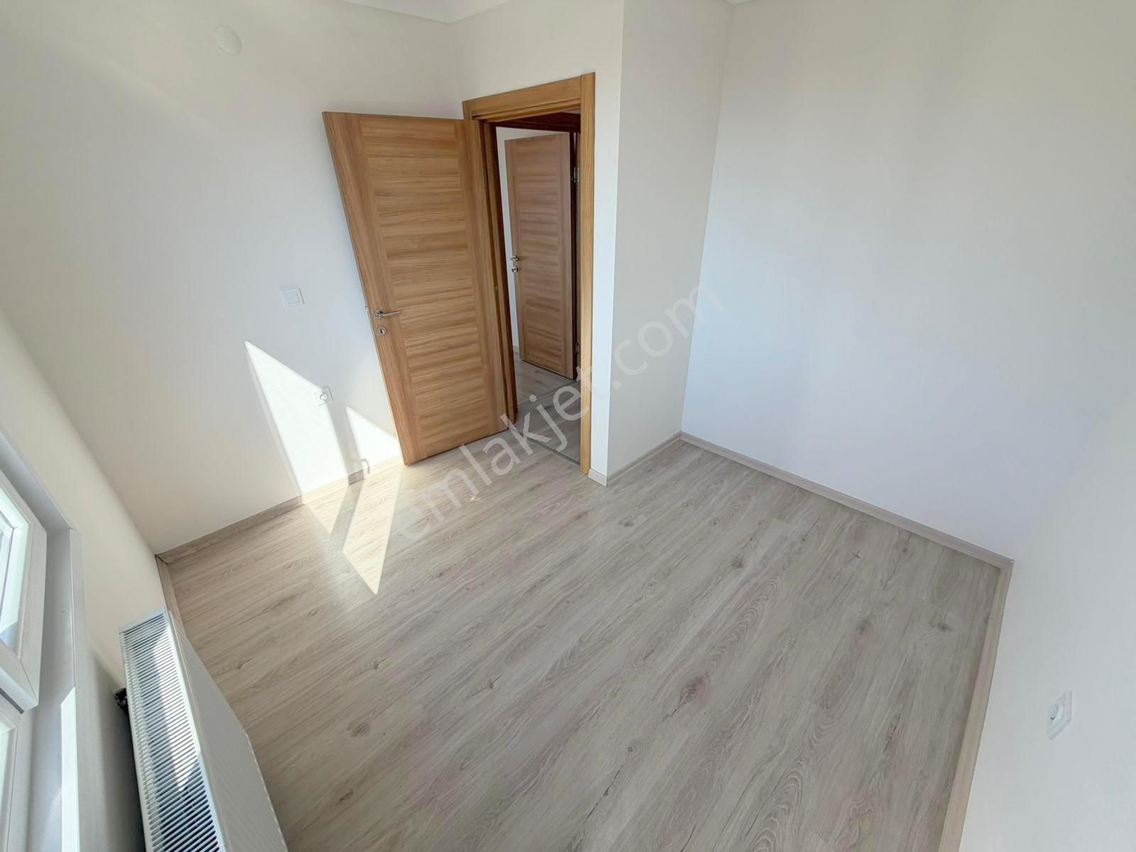 Mertcan'dan Ankara Cad.7dk İskanlı Balkonlu Ara Kat 2+1 - Görsel 13