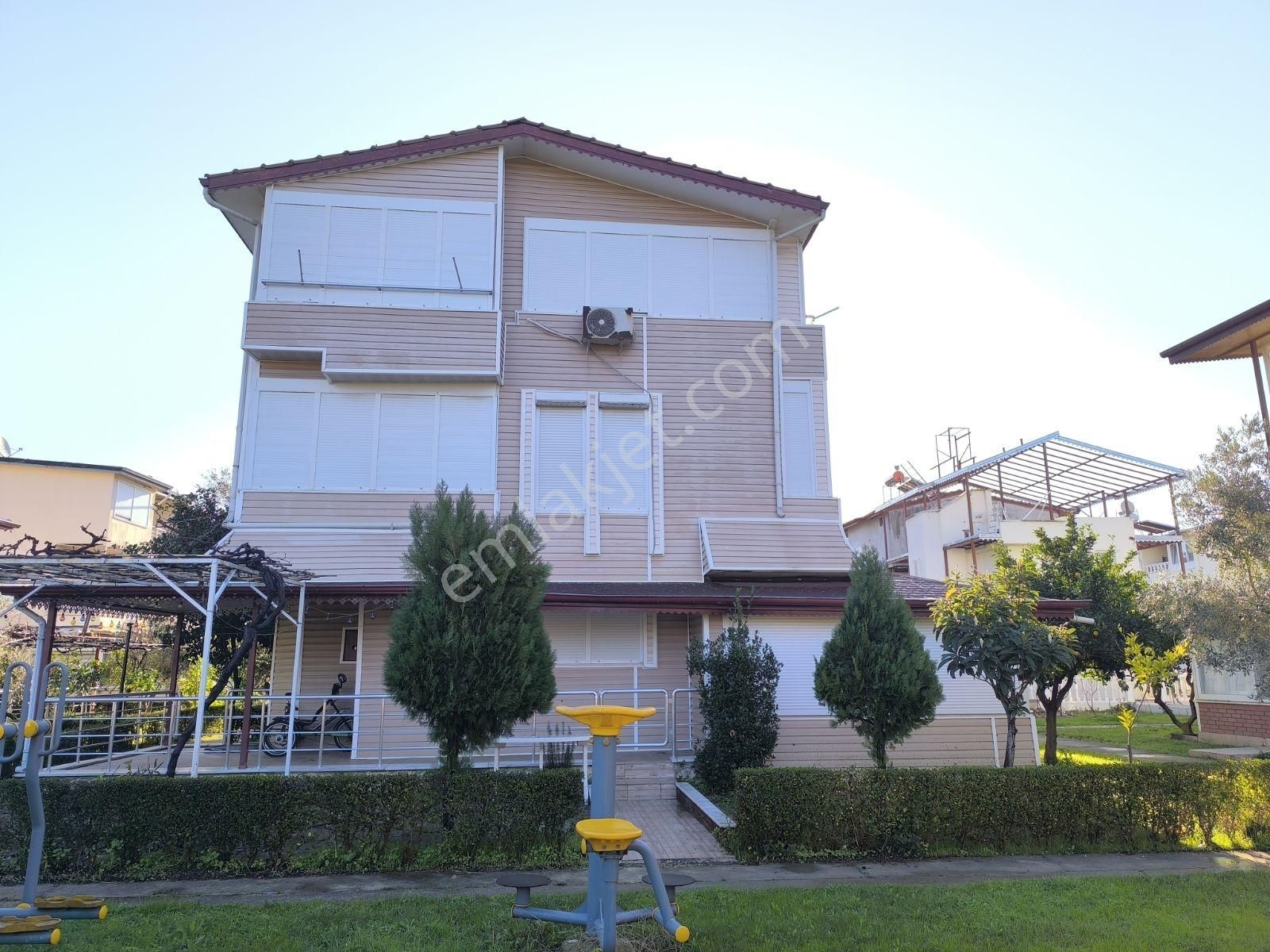 Çenger De Denize Yakın Site İci Bahçeli Villa