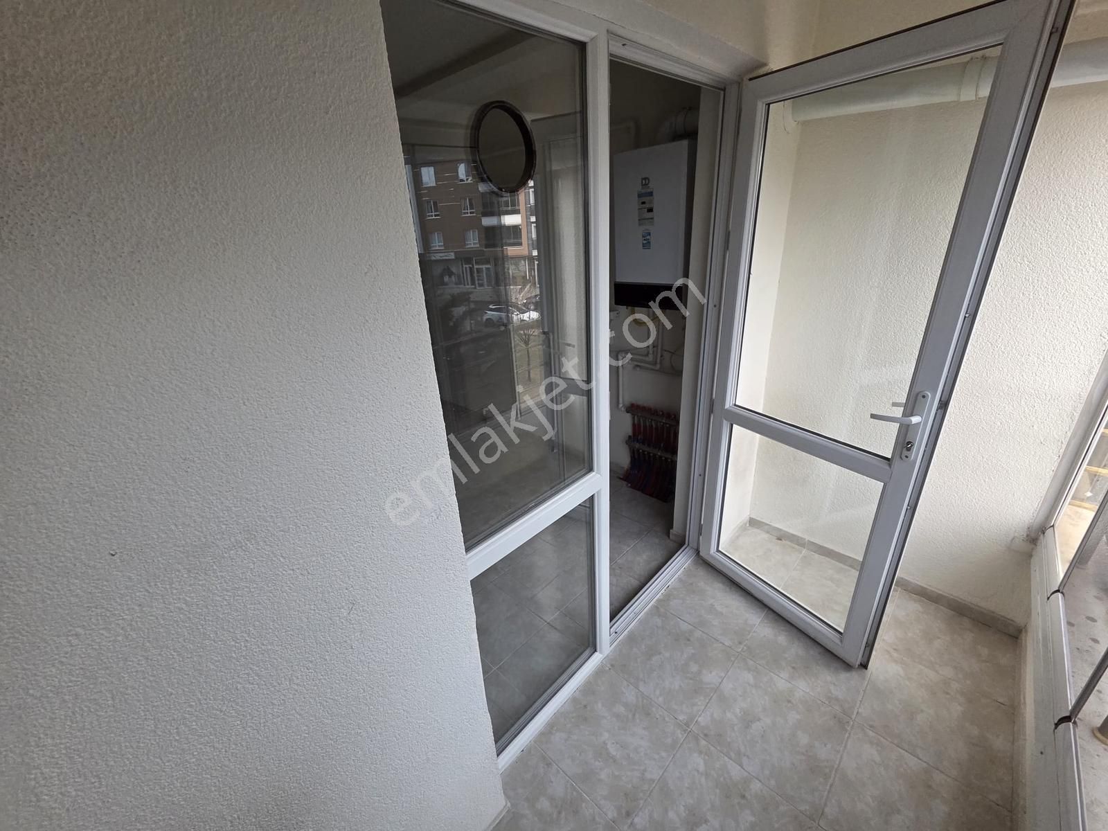 Yükseltepe Mahallesinde İçi Yapılı 3+1 Kiralık Daire - Görsel 4