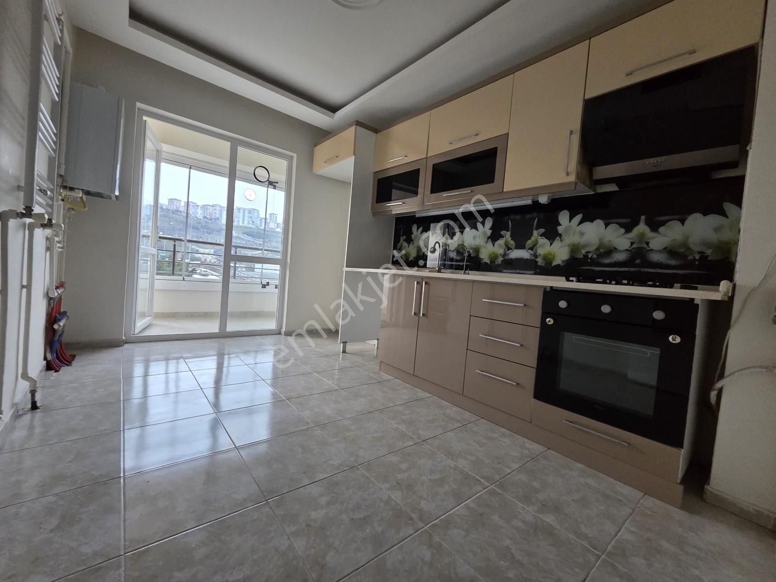 Yükseltepe Mahallesinde İçi Yapılı 3+1 Kiralık Daire - Görsel 6