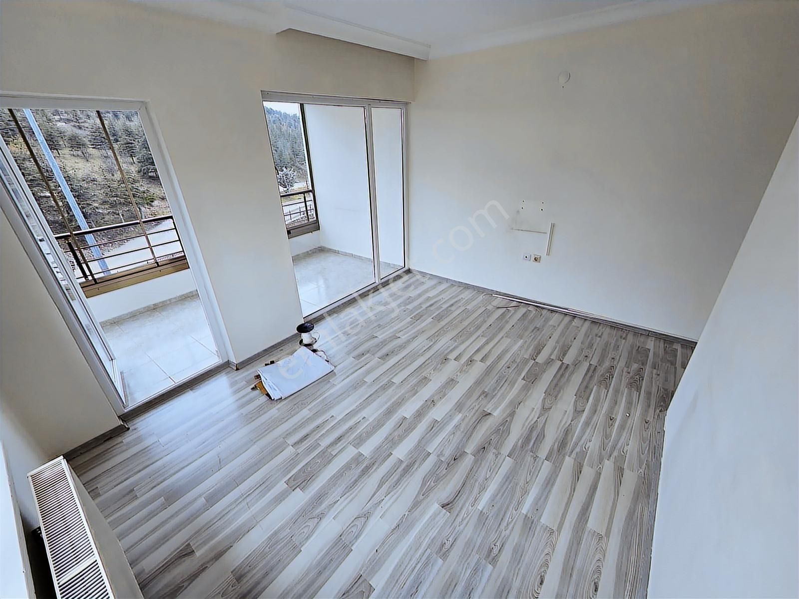 Yükseltepe Mahallesinde İçi Yapılı 3+1 Kiralık Daire - Görsel 15