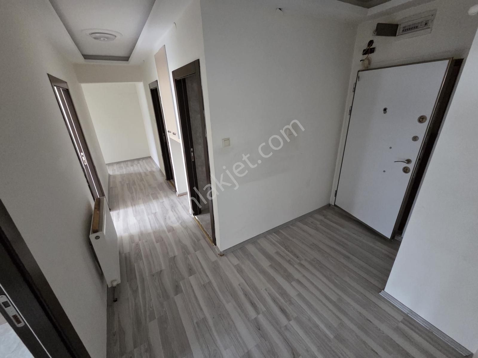 Yükseltepe Mahallesinde İçi Yapılı 3+1 Kiralık Daire - Görsel 23