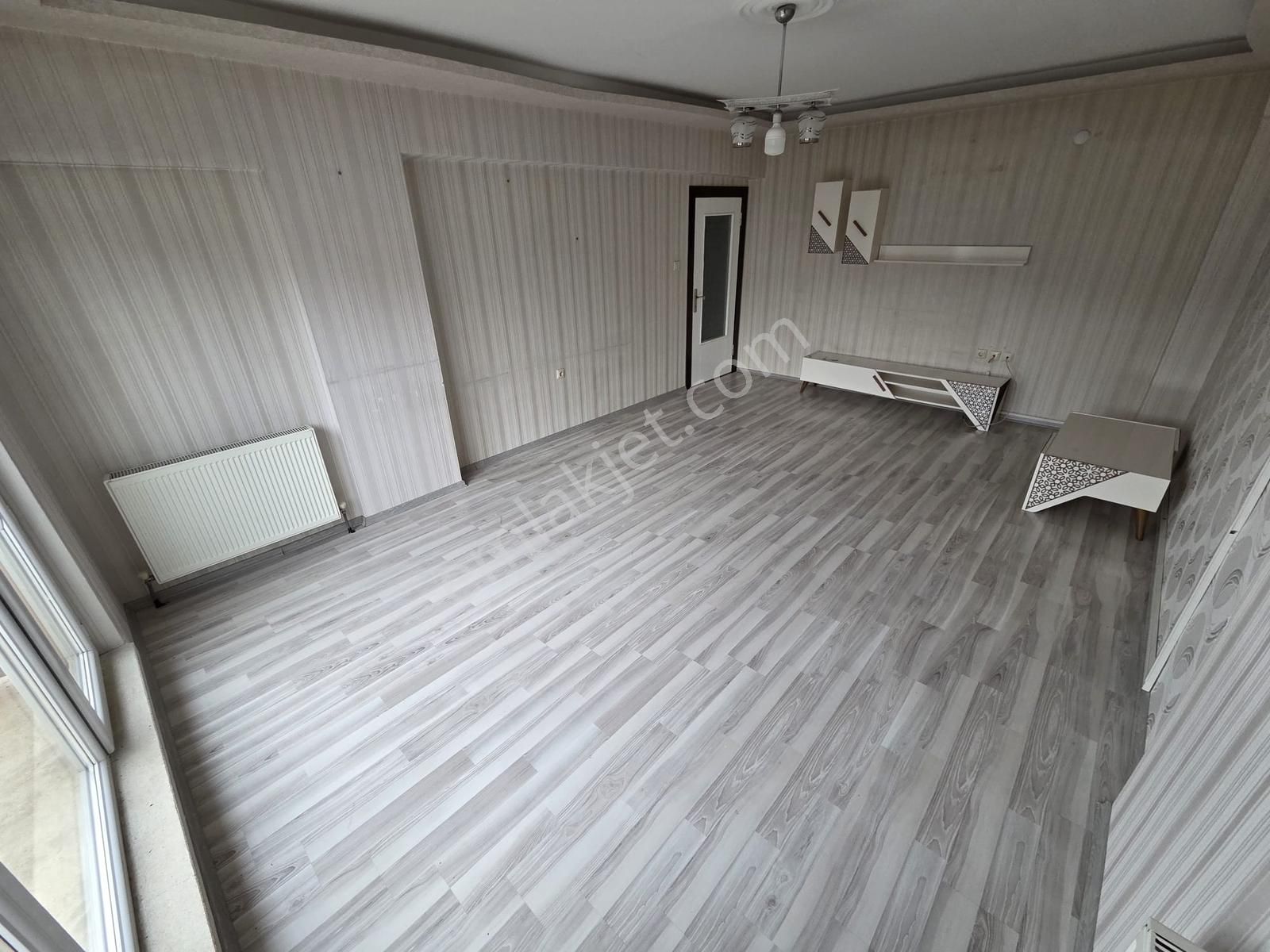 Yükseltepe Mahallesinde İçi Yapılı 3+1 Kiralık Daire - Görsel 12