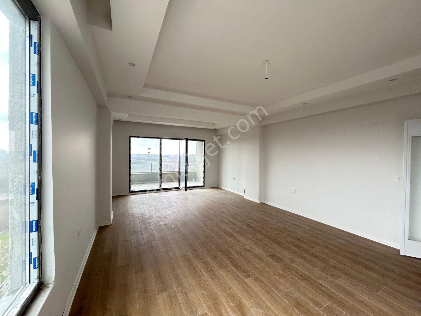 Tepe Mevkiinde Havuzlu Site İçinde Lüks Ve Geniş 2+1 Daireler!