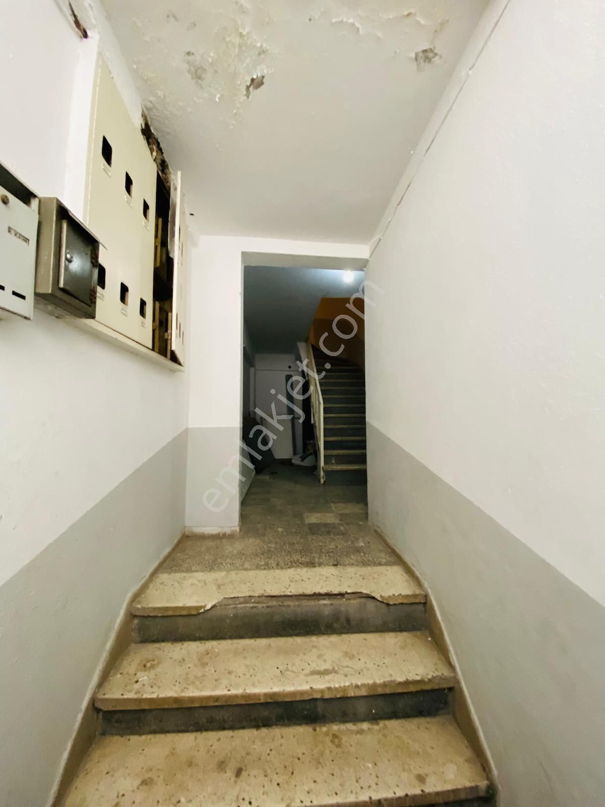 Vitrinden Kurşunlu Camii Karşısı Arakat Yenilenmiş 2+1 ( Meydana 250 M ) - Görsel 32