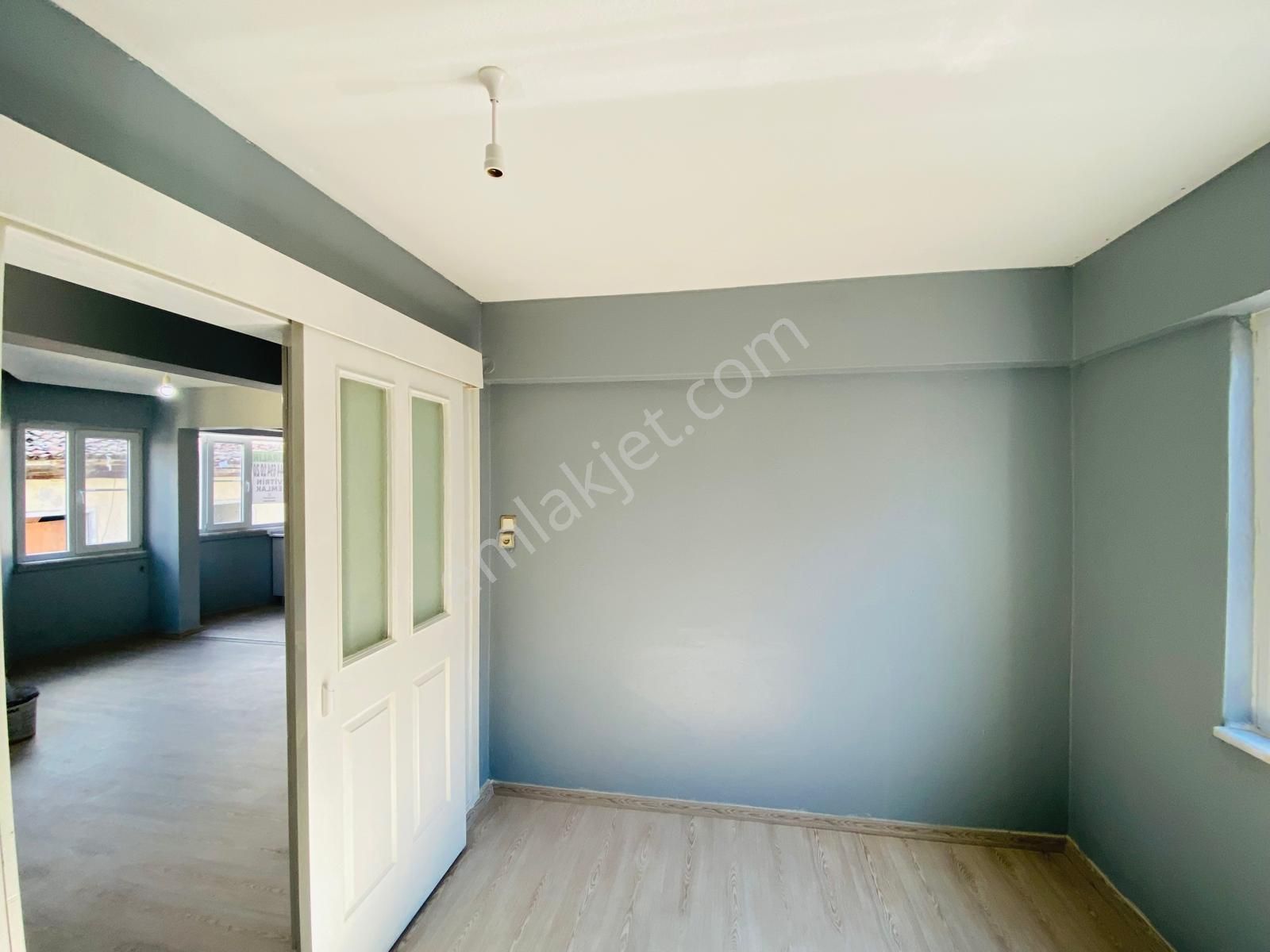 Vitrinden Kurşunlu Camii Karşısı Arakat Yenilenmiş 2+1 ( Meydana 250 M ) - Görsel 16