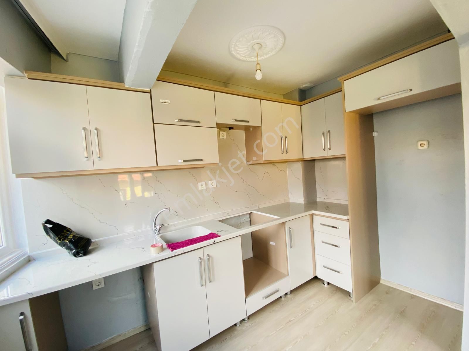 Vitrinden Kurşunlu Camii Karşısı Arakat Yenilenmiş 2+1 ( Meydana 250 M ) - Görsel 6