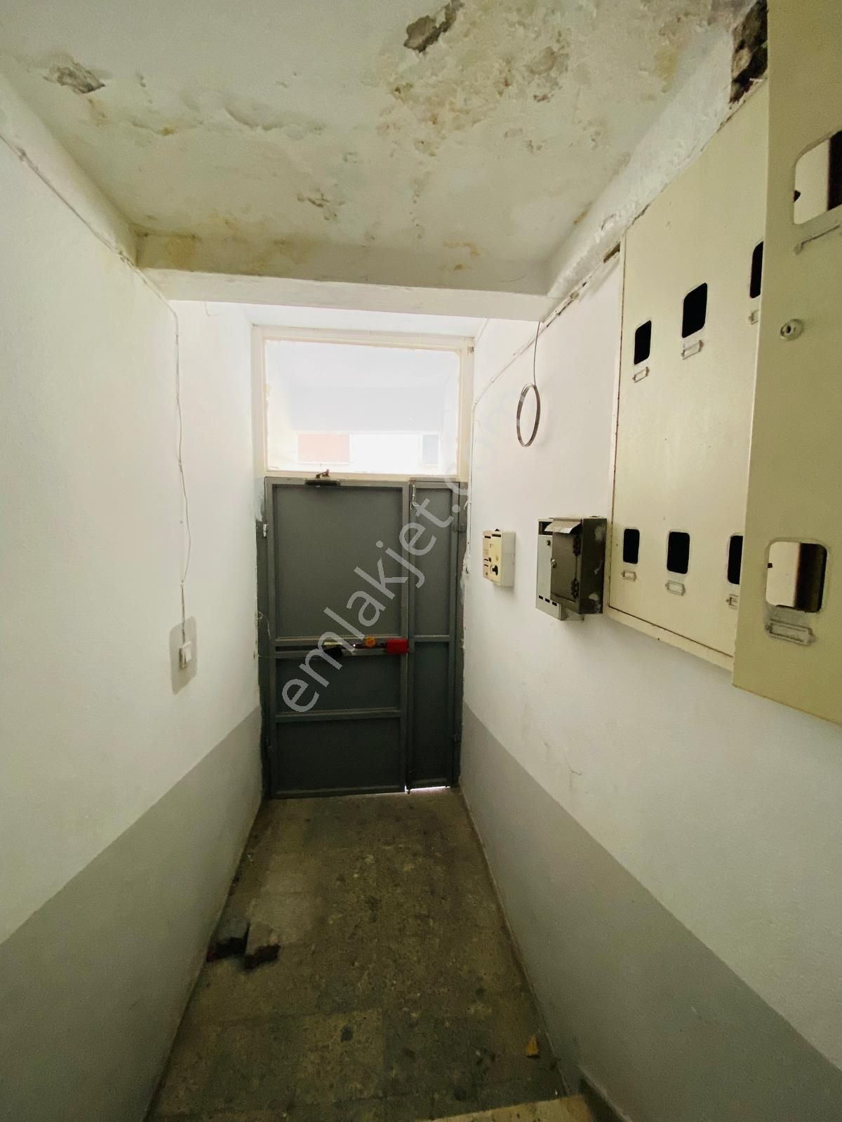 Vitrinden Kurşunlu Camii Karşısı Arakat Yenilenmiş 2+1 ( Meydana 250 M ) - Görsel 33