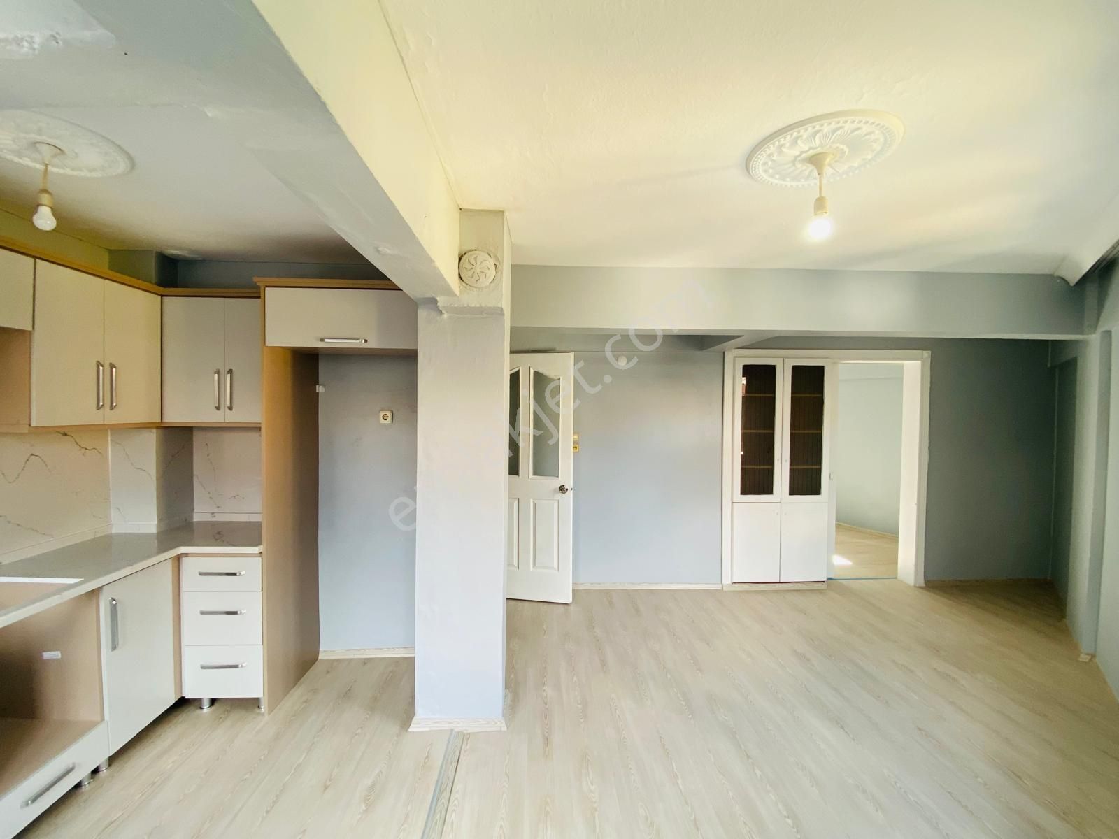 Vitrinden Kurşunlu Camii Karşısı Arakat Yenilenmiş 2+1 ( Meydana 250 M ) - Görsel 12