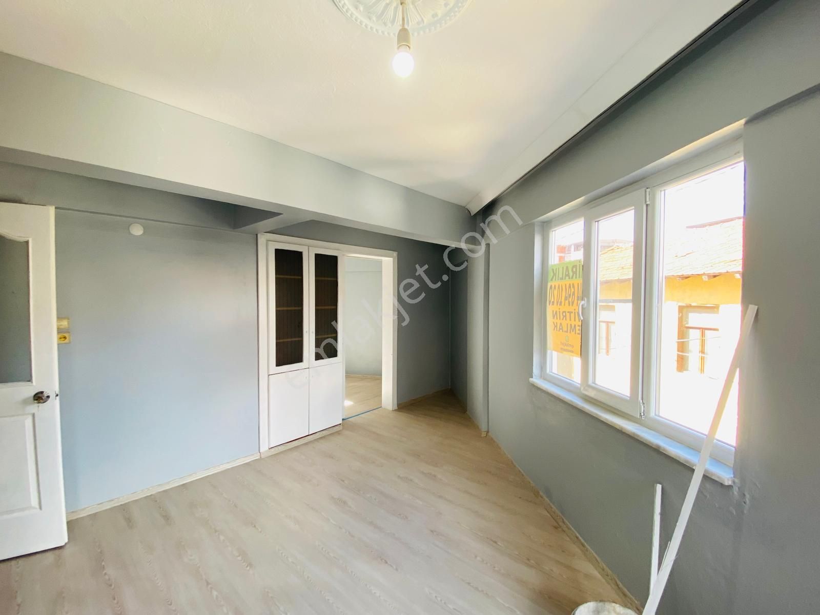 Vitrinden Kurşunlu Camii Karşısı Arakat Yenilenmiş 2+1 ( Meydana 250 M ) - Görsel 13