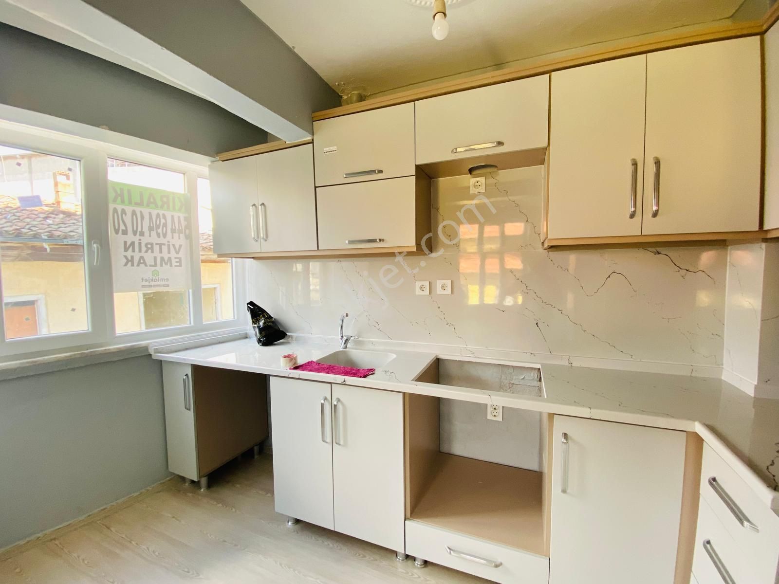 Vitrinden Kurşunlu Camii Karşısı Arakat Yenilenmiş 2+1 ( Meydana 250 M ) - Görsel 8