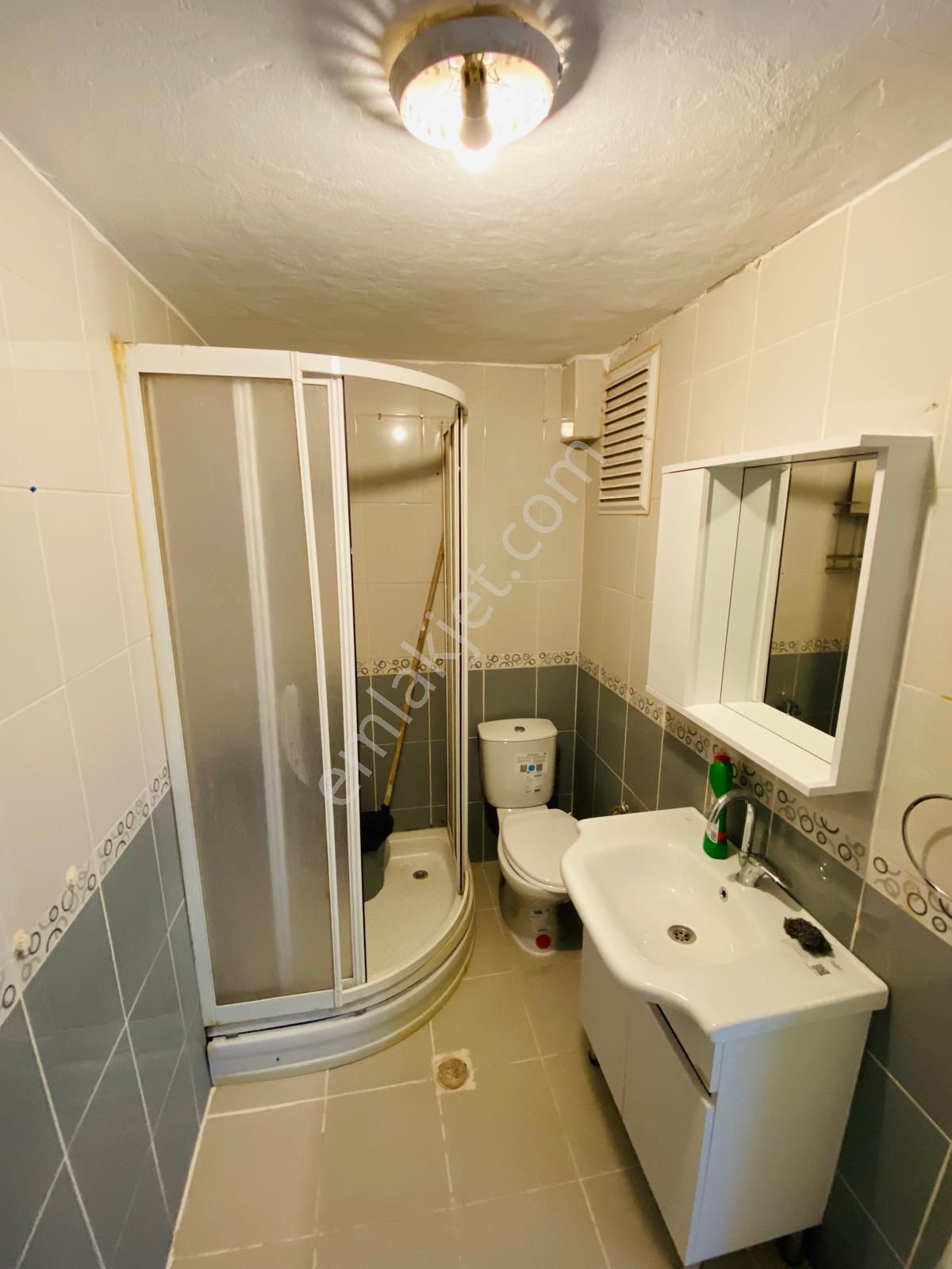 Vitrinden Kurşunlu Camii Karşısı Arakat Yenilenmiş 2+1 ( Meydana 250 M ) - Görsel 23